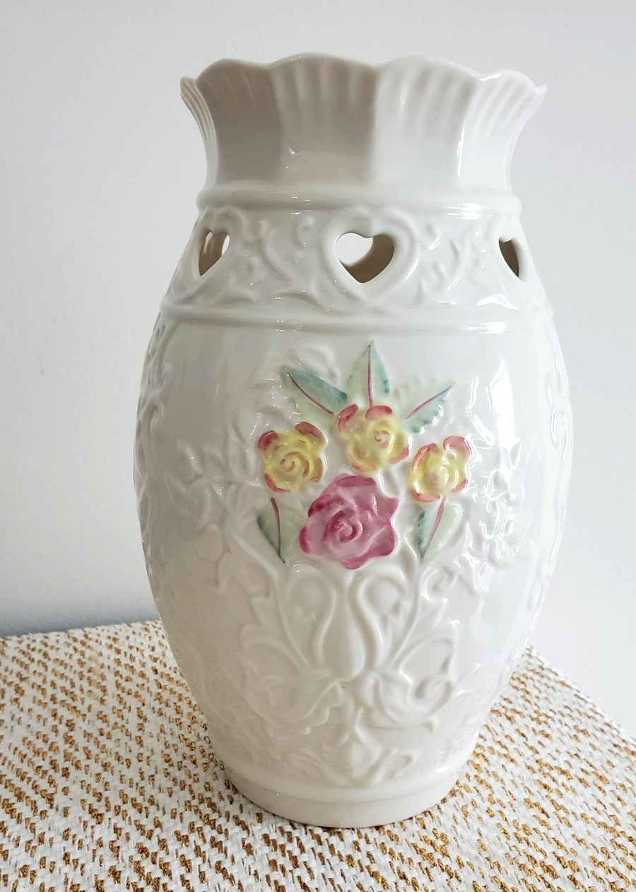 ROMANTIC ROSE “BELLEEK” POTTERY PORCELAIN HURRICANE LAMP 2001 GGREAT FIND!