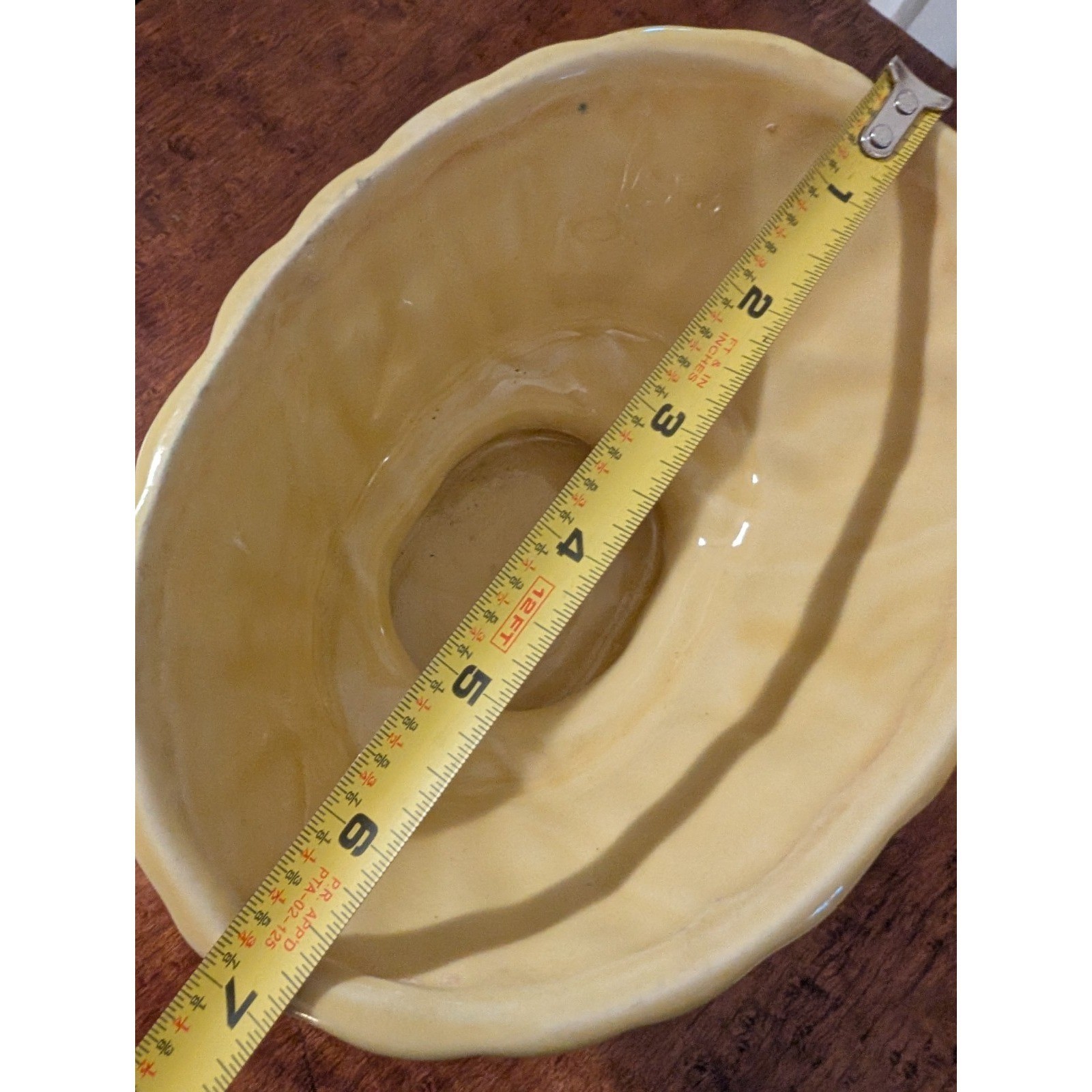 VINTAGE/ANTIQUE YELLOW GLAZED FOOTED RAISED RELIEF IVY DESIGN OVAL PLANTER