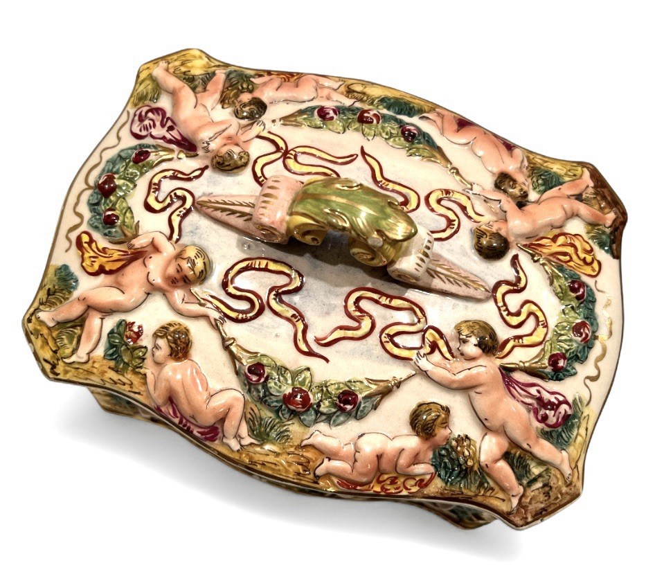 Ardalt Capodimonte Italian Porcelain Covered Box 8×6¼”, Cherubs Relief; c1950