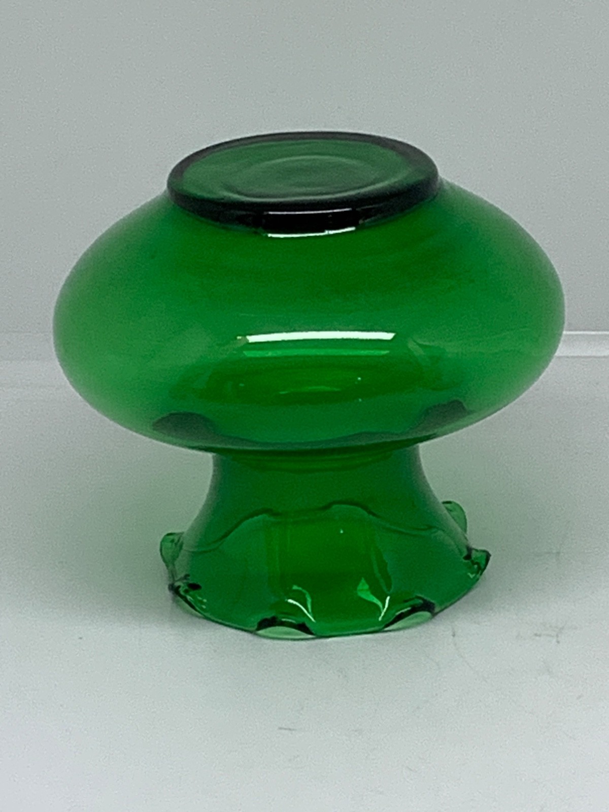 Anchor Hocking Forest Green Ruffled Edge Crimped Bud Vase (1957-65) 3 1/2″