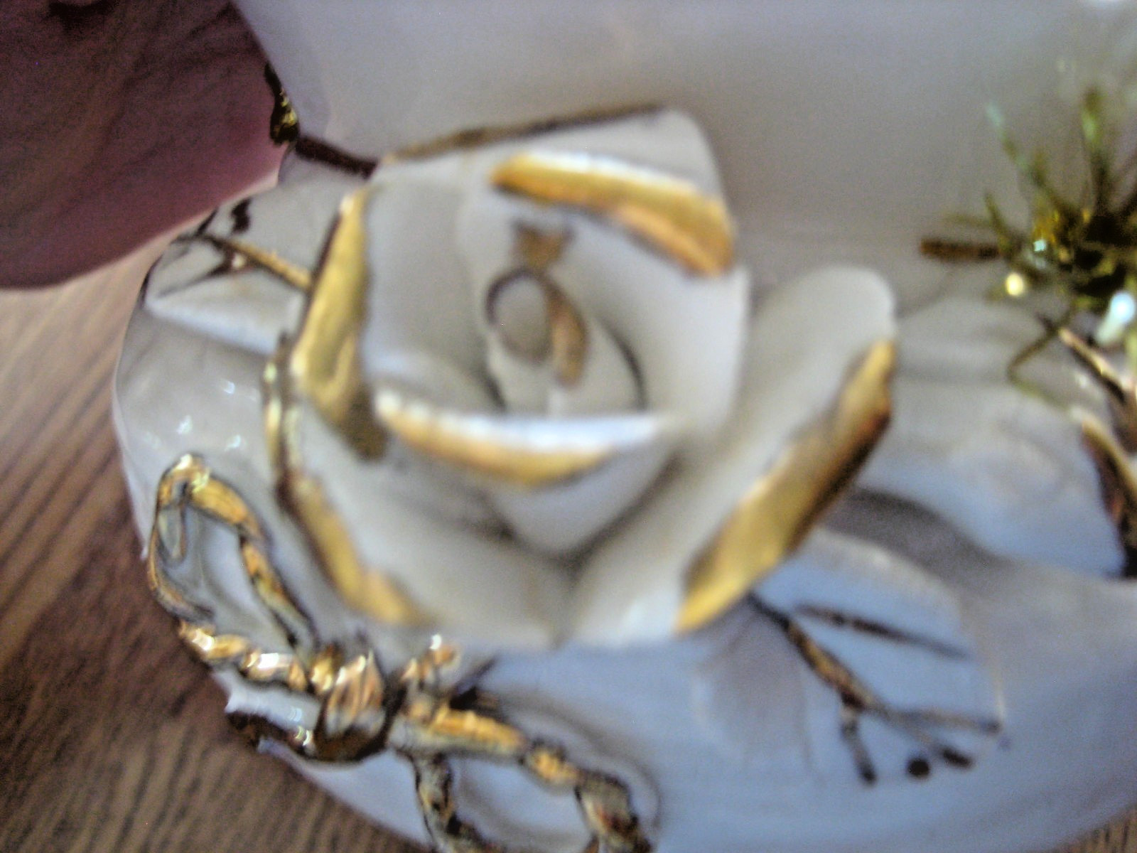 Vtg White Porcelain HangingFlower Basket/Planter Scalloped Edge Gold Rope Detail