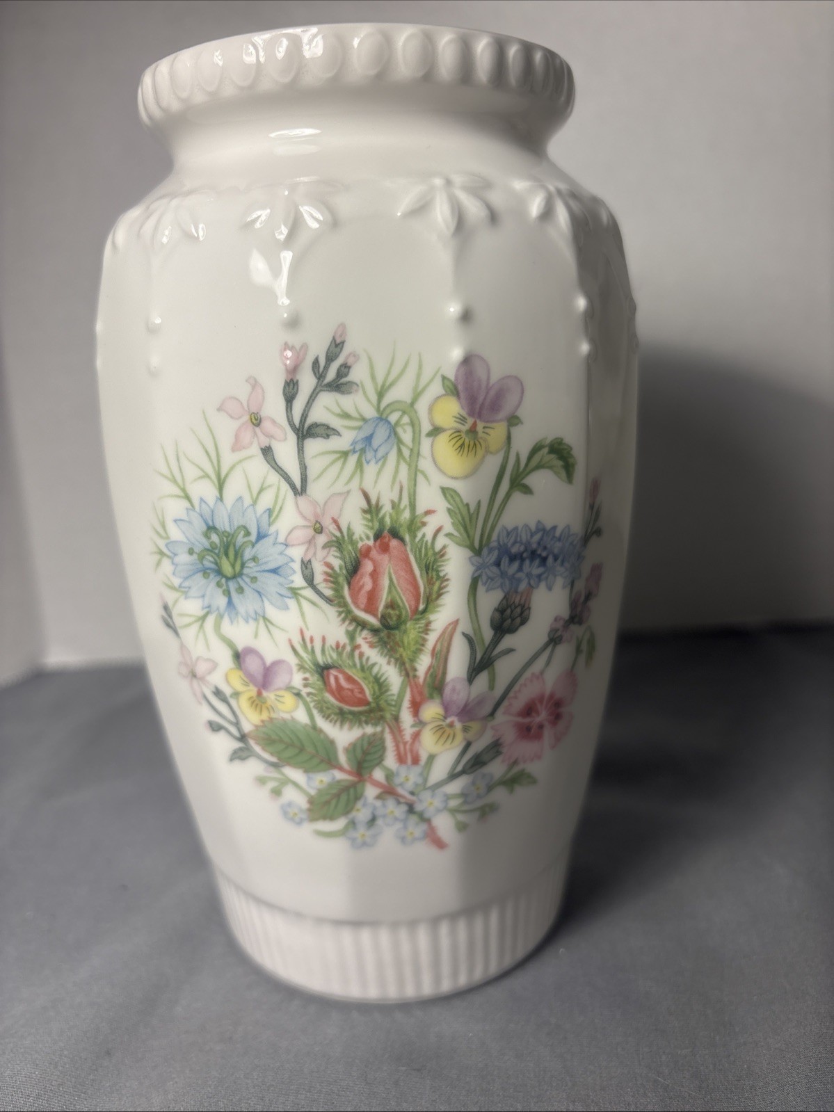 Aynsley Porcelain Wild Tudor Pattern Vase England Fine Bone China White & Floral