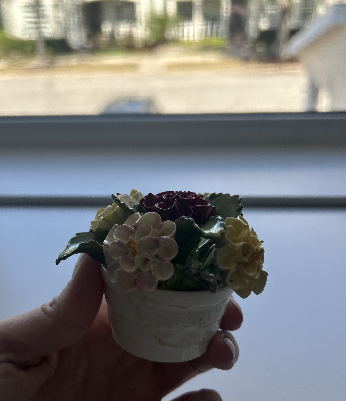 Ainsley Hand Modeled &Hand Painted Dahlia September Flower – 1 Small Broken Leaf
