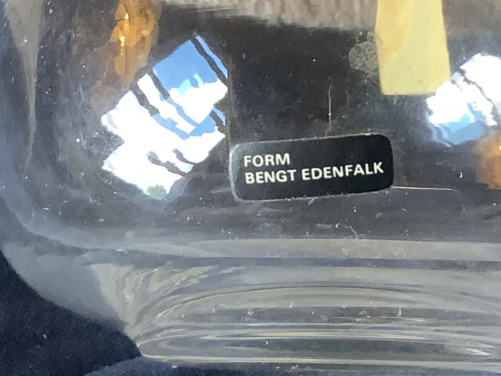 ROYAL KRONA SWEDEN GLASS 7 1/4” TALL VASE BENGT EDENFALK