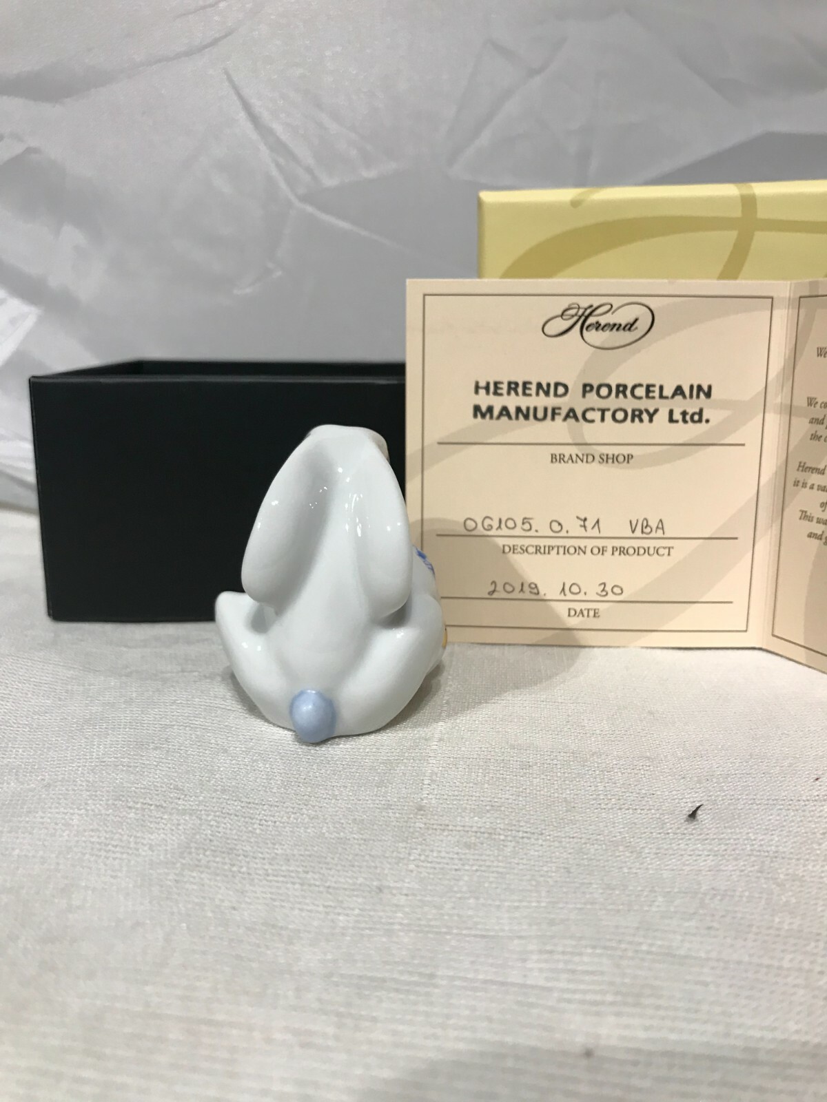 Herend Bunny with Heart Blue 5575-0-00 Brand New Box & Cert. Blue Fishnet