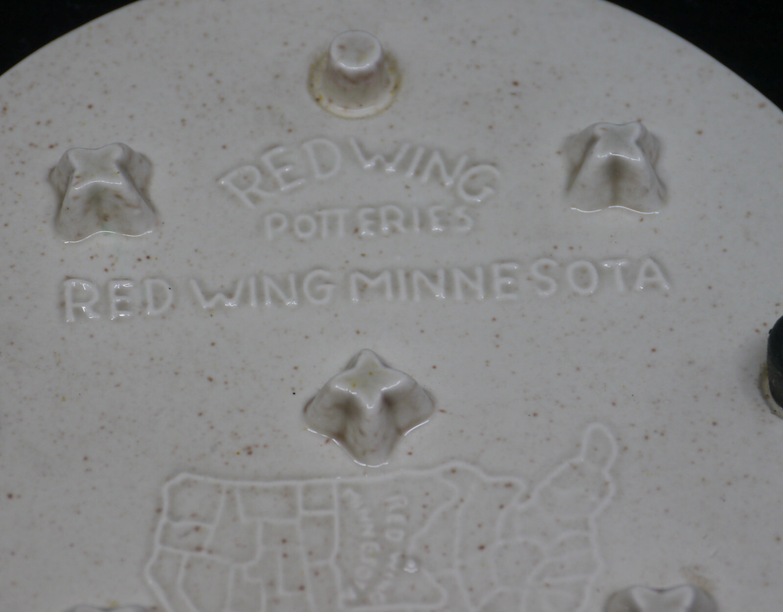 1958 RED WING ART POTTERY DECORATIVE TRIVET, MINNESOTA CENTENNIAL, OFF WHITE