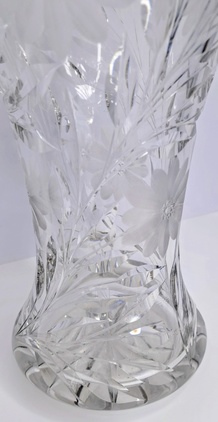 Vintage Clear Cut Glass 12″ Vase Etched Floral Daisy Pattern Scalloped Rim