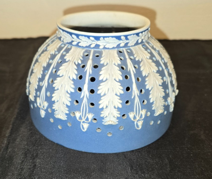Wedgwood Jasperware Lamp Shade – Hightower Collection – Texas Exhibit 2012