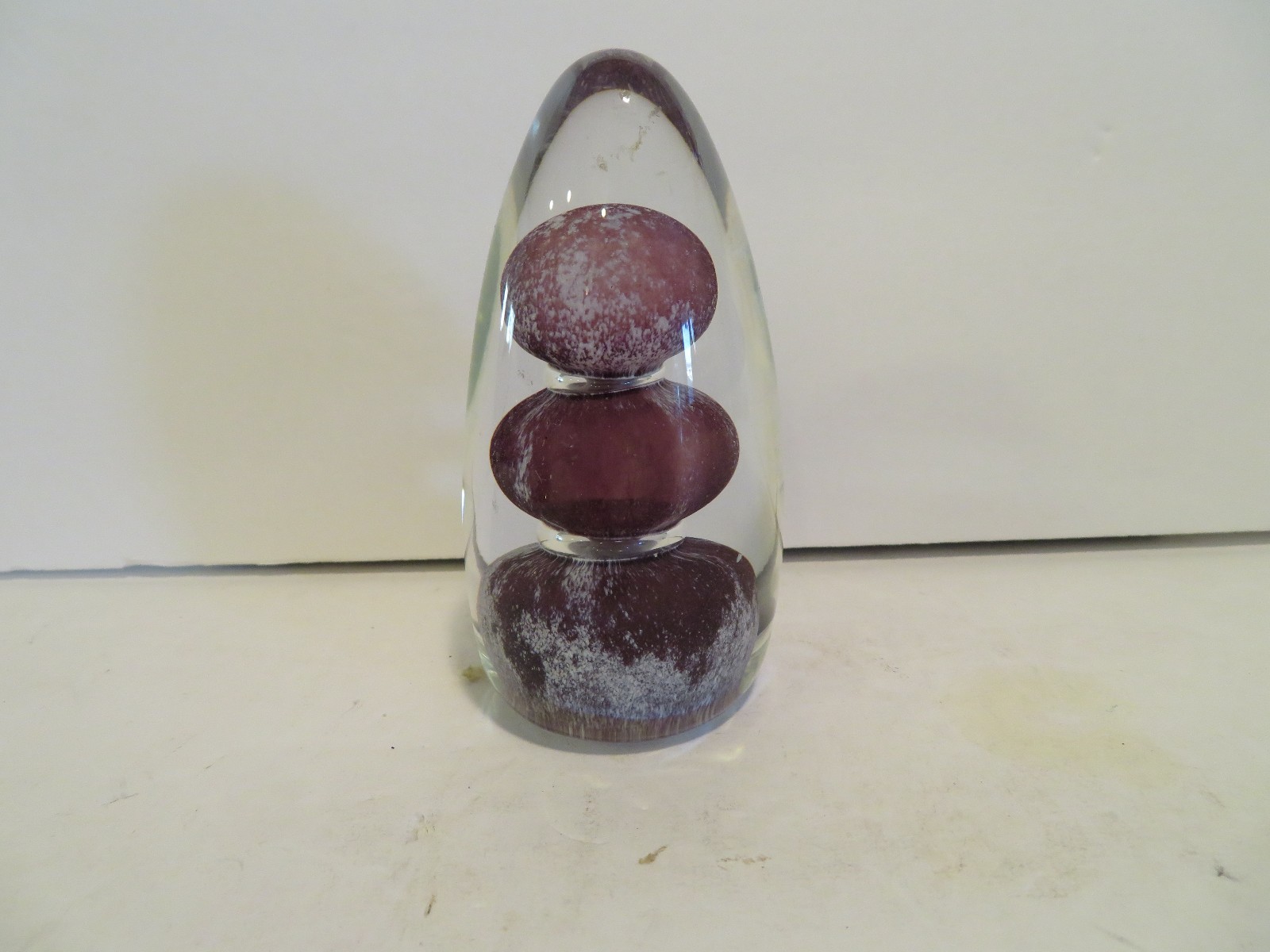 BEAUTIFUL 4″ TALL PURPLE CONICAL PAPERWEIGHT 3 STONES INSIDE