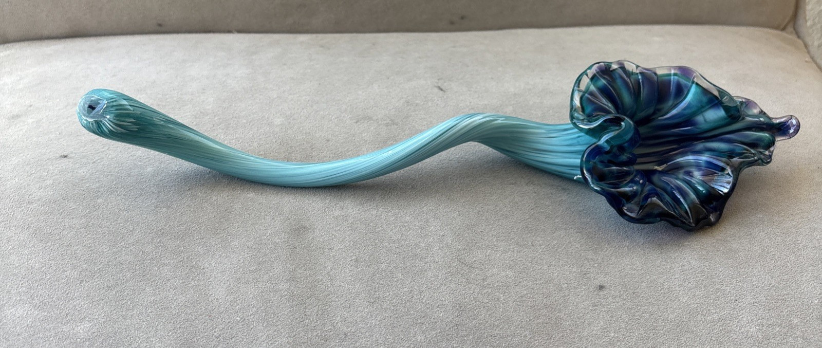 Art Glass Flower Jack in the Pulpit Blue and Green Pretty about 14″