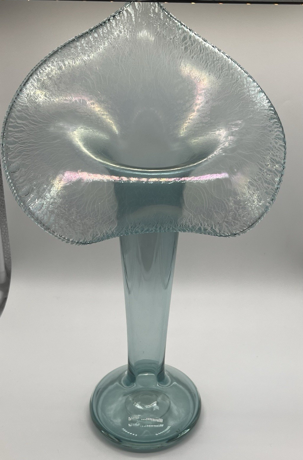 Zellique Studios J McKeever Signed 15.5” Jack-in-the-Pulpit Iridescent Art Glass