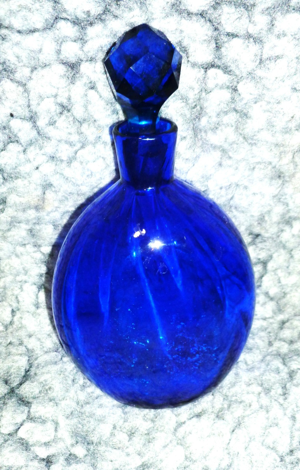 COBALT BLUE GLASS BOTTLE w/ GEM-CUT STOPPER 7-1/2″ Tall 4″ Wide 2-1/2″ Deep Excl
