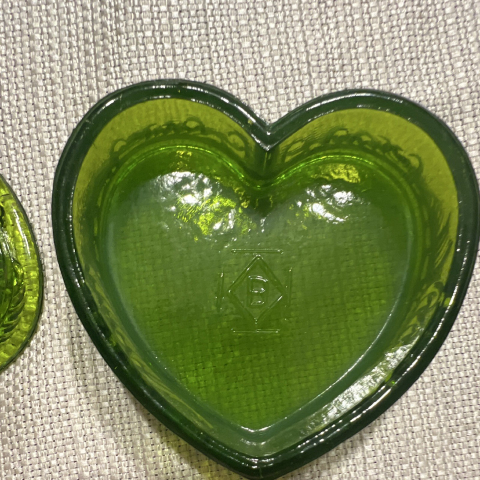 Boyd Green Glass Heart Trinket Box Scroll Pattern Lidded 3 Inch
