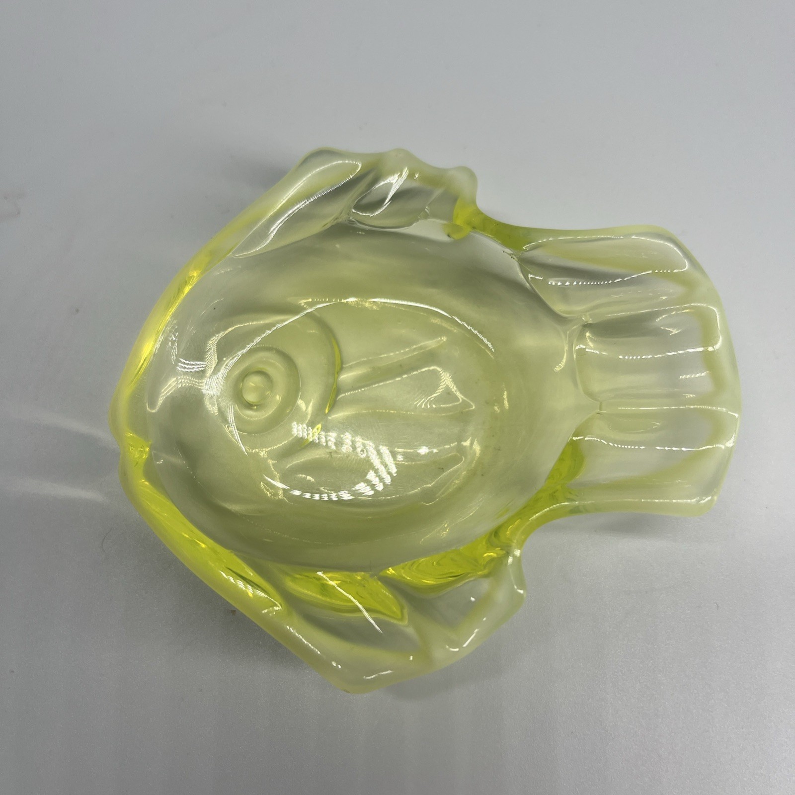 Duncan Miller Fish Ashtray Figurine 3.75″ Uranium Vaseline Opalescent Glow MCM
