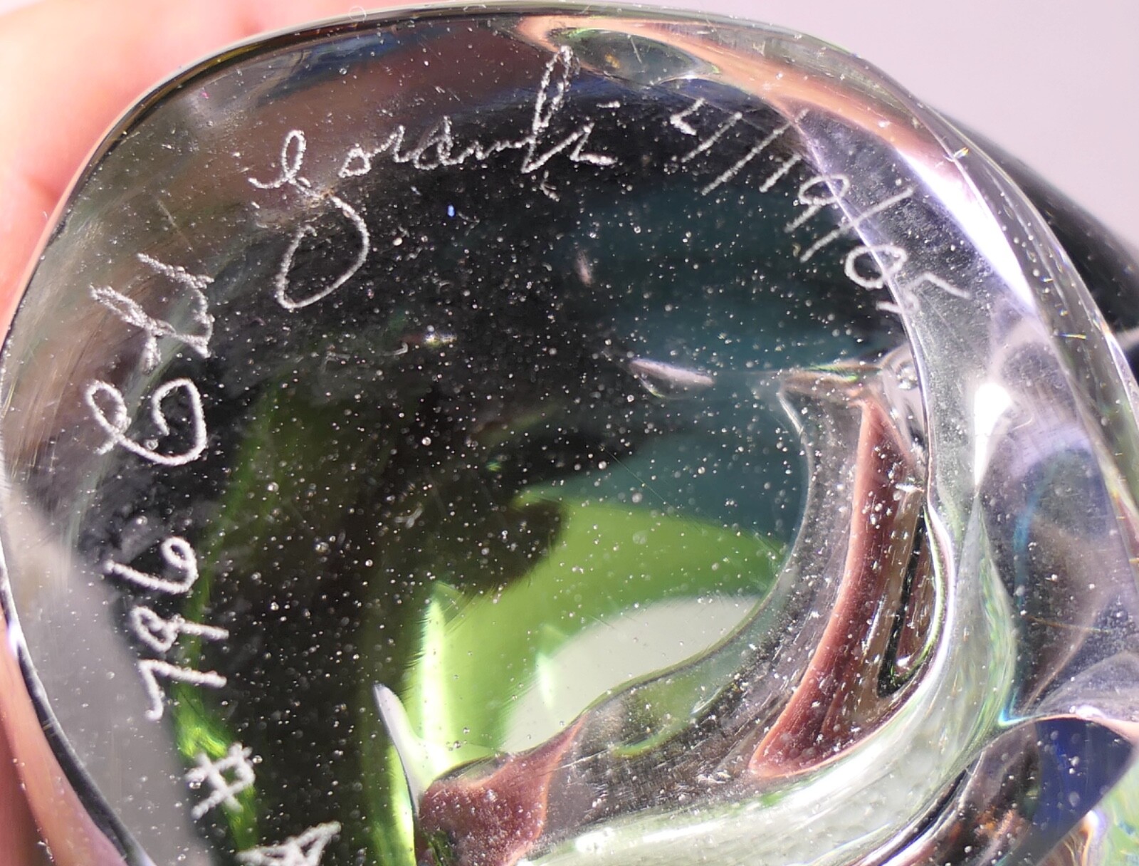 MODERN ART GLASS SCULPTED VASE ARTIST SIGNED NUMBERED #796 YEAR 2005