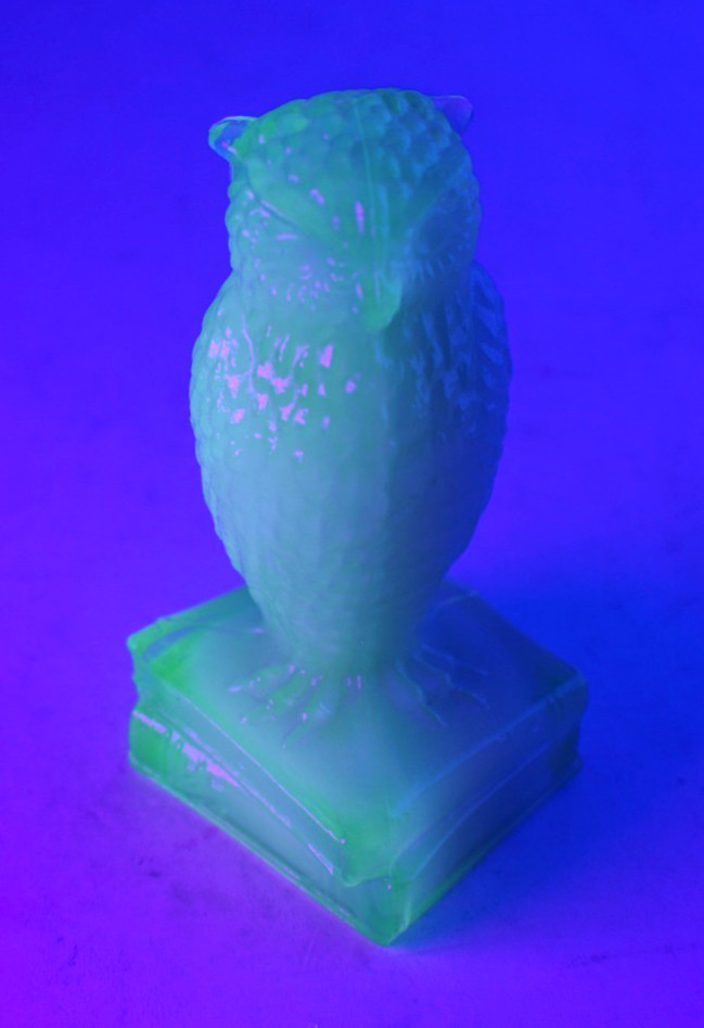 Degenhart Glass Owl Light Beige Carmel Slag Marble UV Glow