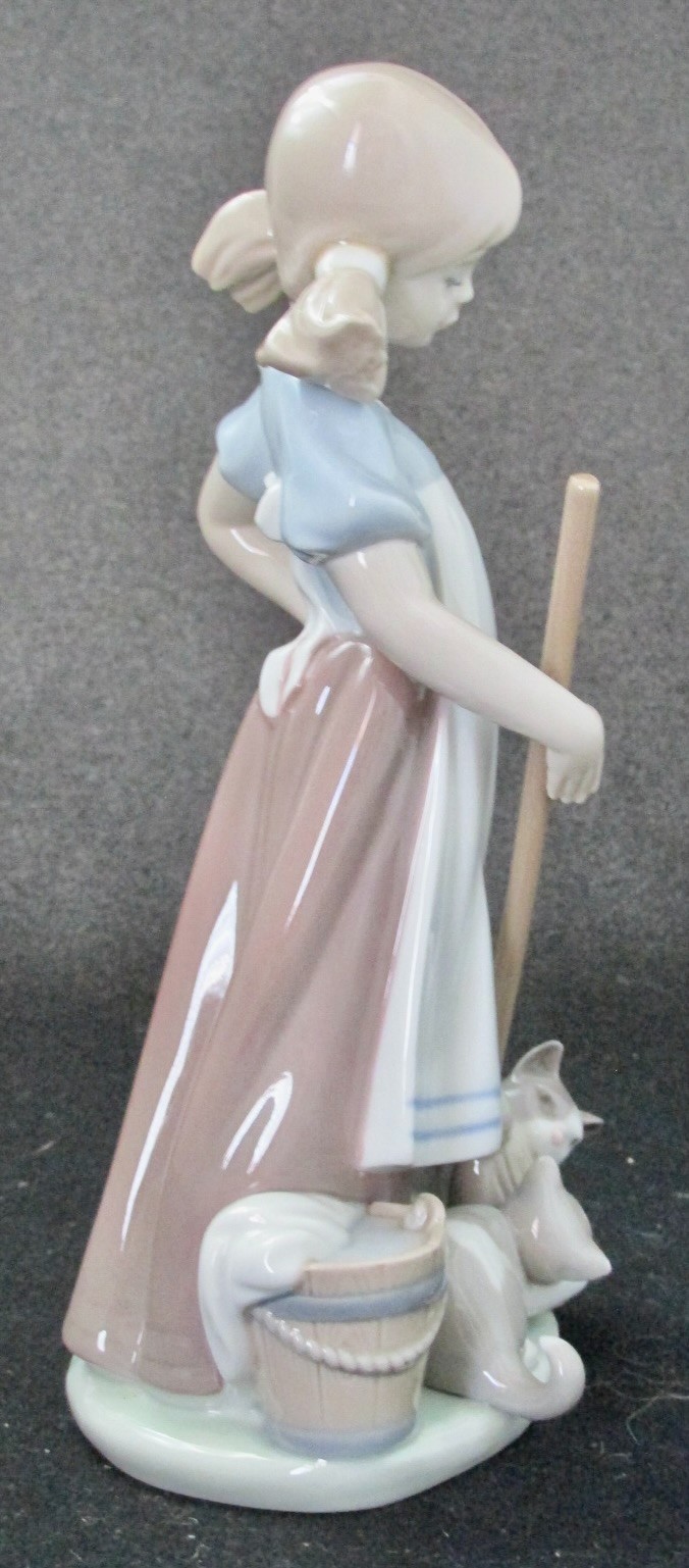 Lladro GIRL WITH PLAYFUL KITTENS figurine, 6 1/8” h., #5232