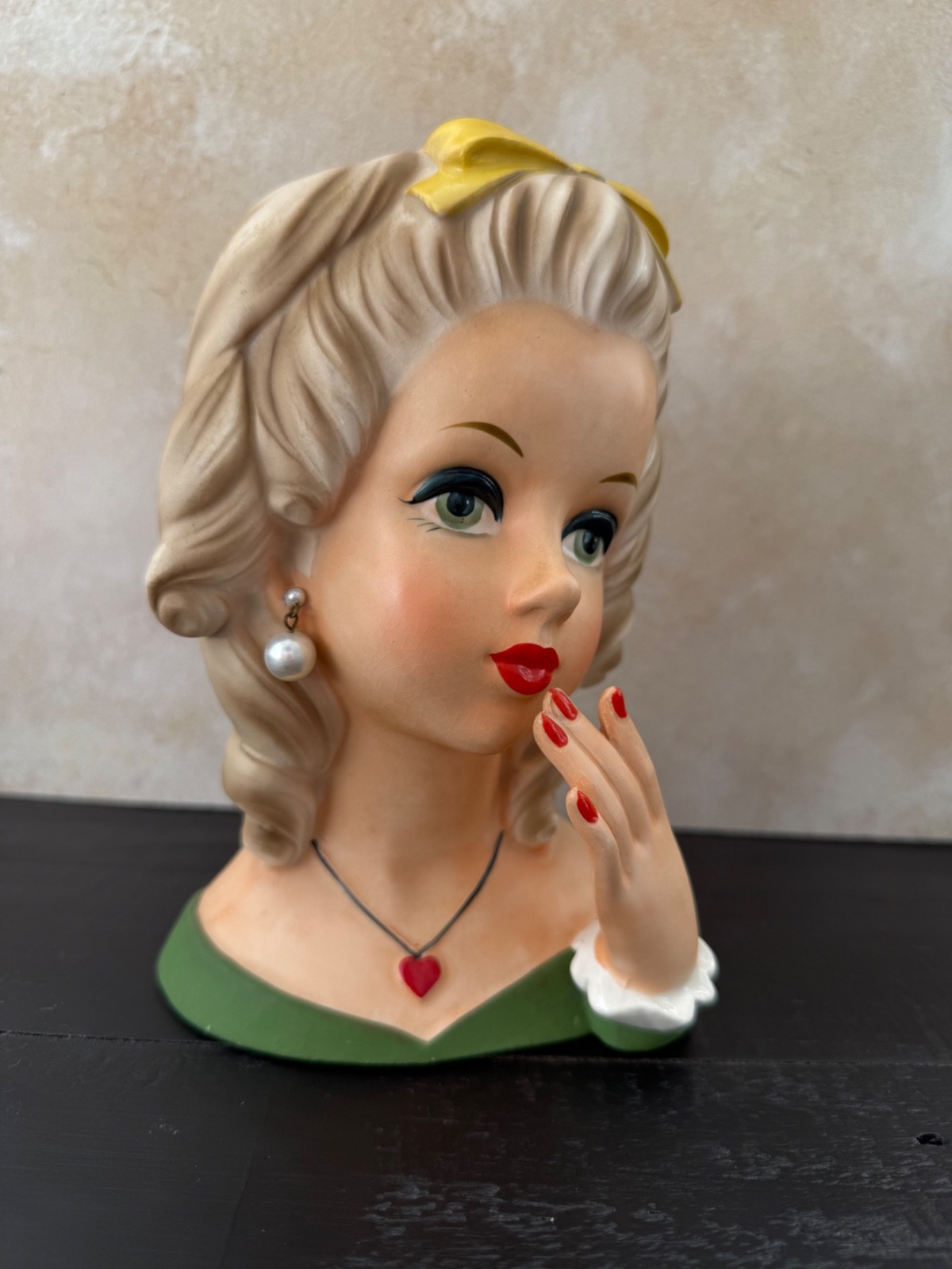 VINTAGE LADY HEAD VASE INARCO BLONDE HEART NECKLACE GREEN/YELLOW 7”
