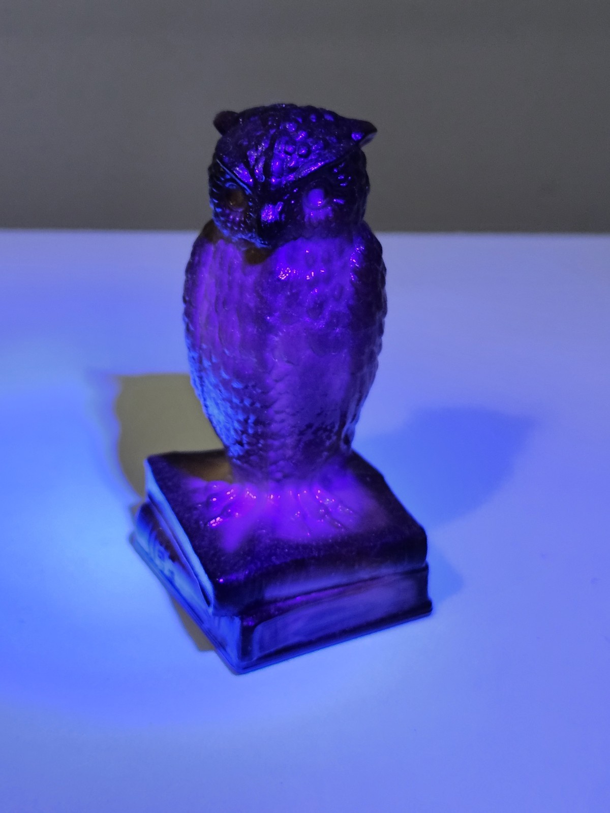 Vintage Degenheart Glass Carmel Slag Owl Changes Color