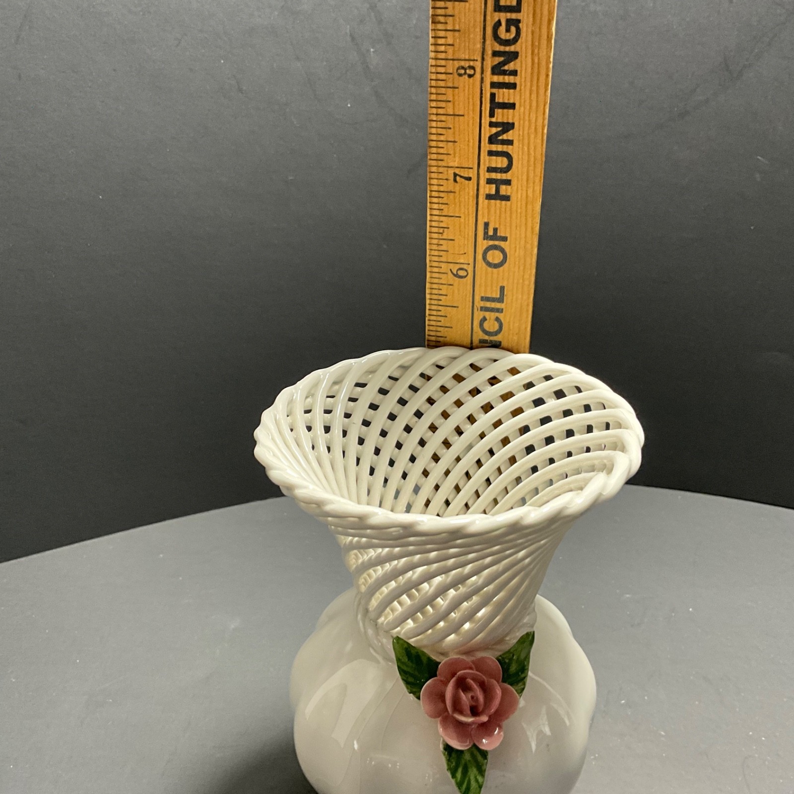 Levante Spain White Ceramic Glossy Floral Lattice Swirl Top Vase 5 Inch