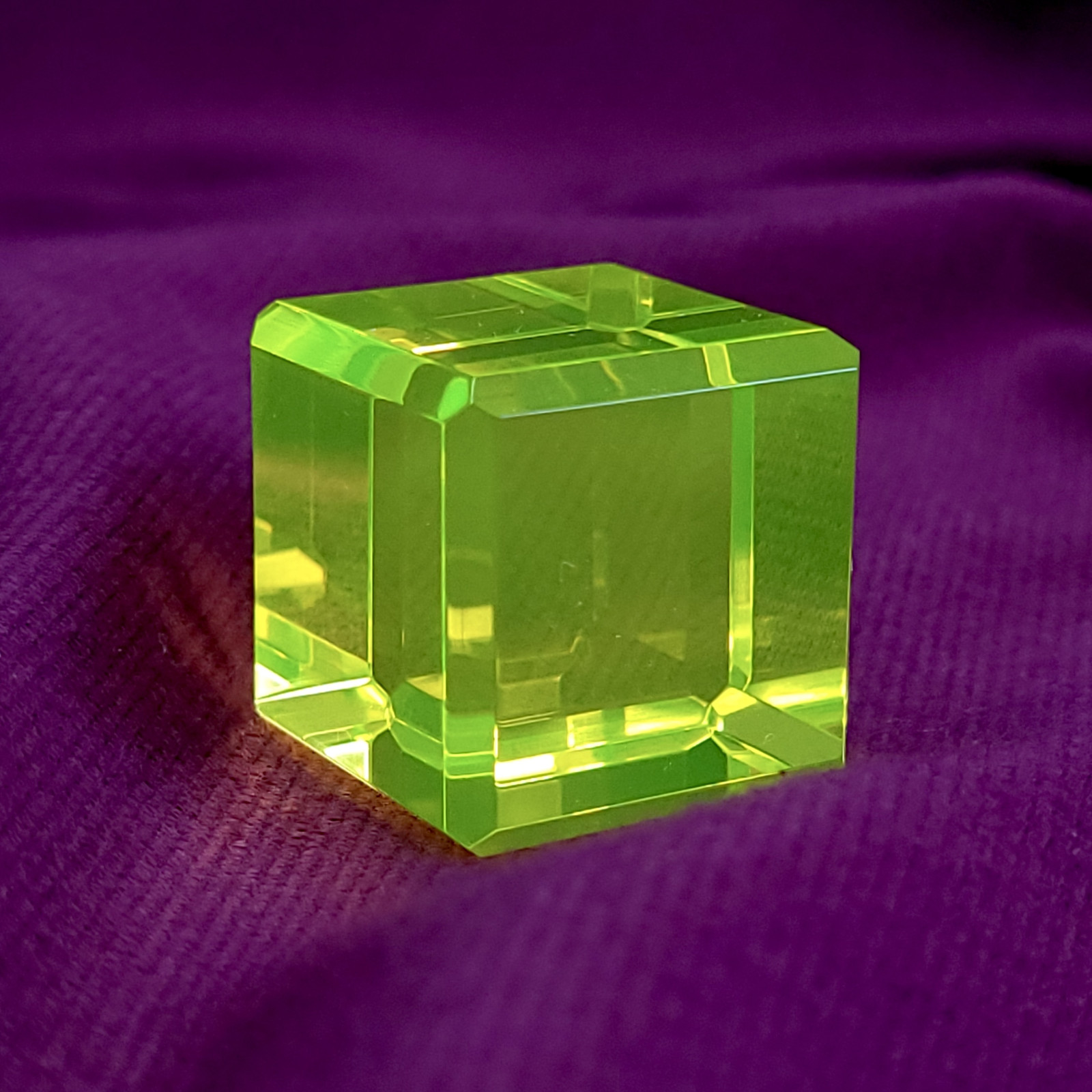 Uranium Yellow Glass Cube 27mm Vaseline Glass Small Cube Figurine