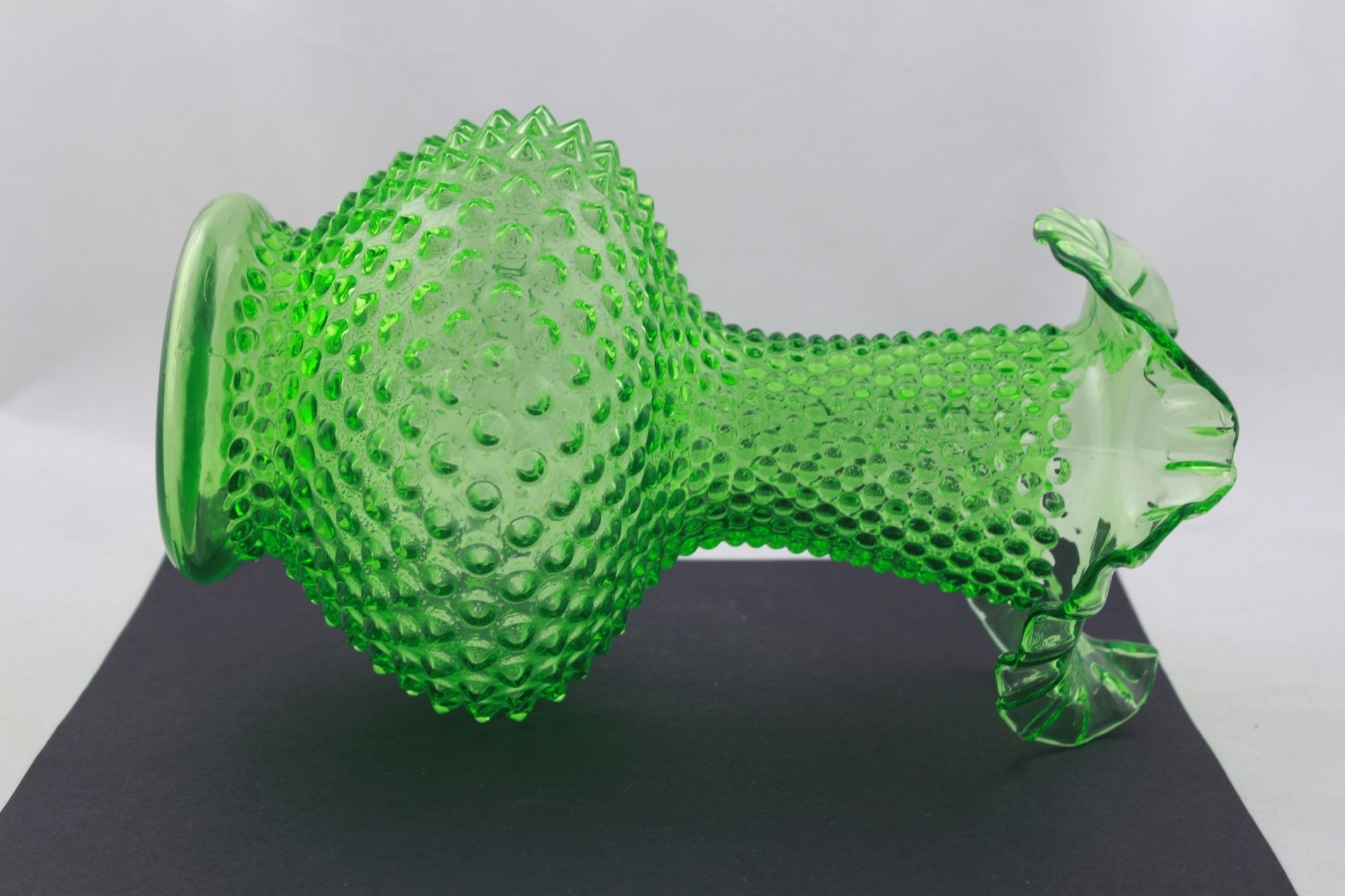BEAUTIFUL VINTAGE FENTON GREEN GLASS 10 1/2” HOBNAIL VASE – MINT