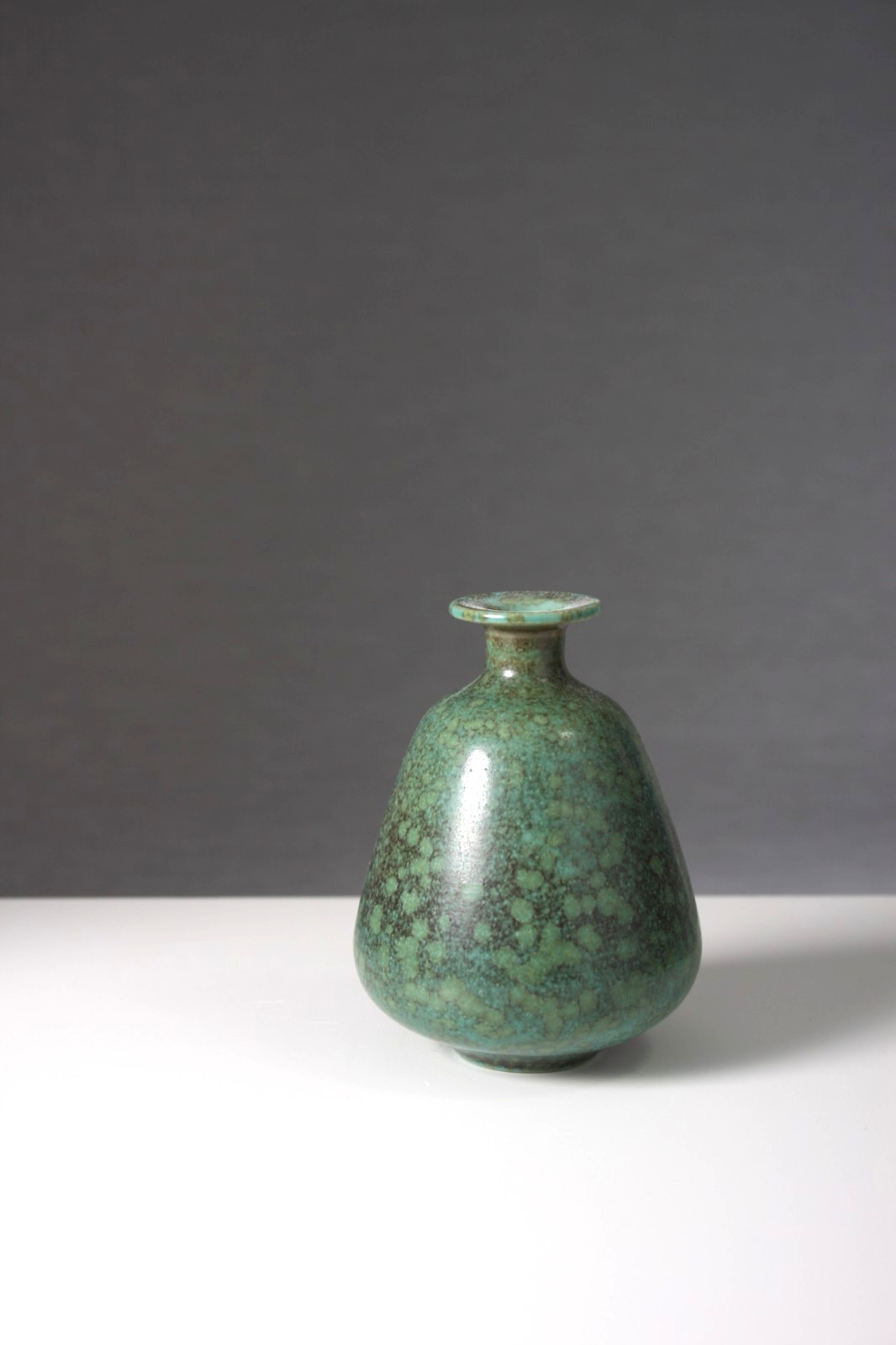 GUNNAR NYLUND – UNIQUE, small green vase – Rörstrand – Sweden – 1940-50s