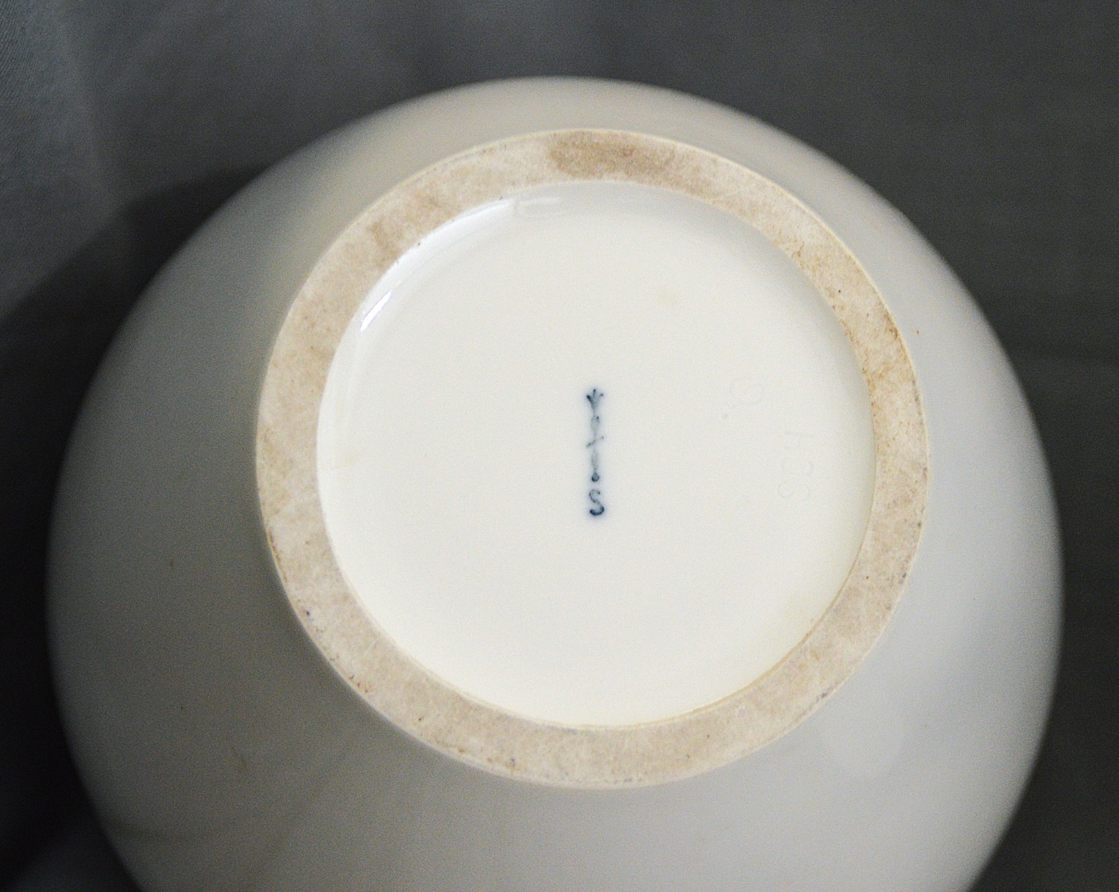 KPM Berlin Egg-Shaped Vase, Siegmund Schütz, White Porcelain, 17 cm, 1941-1953