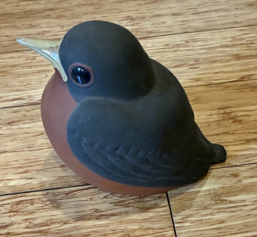 Vintage Chester Nicodemus Ferrostone Pottery Robin Bird 4.5 In Tall Ceramic