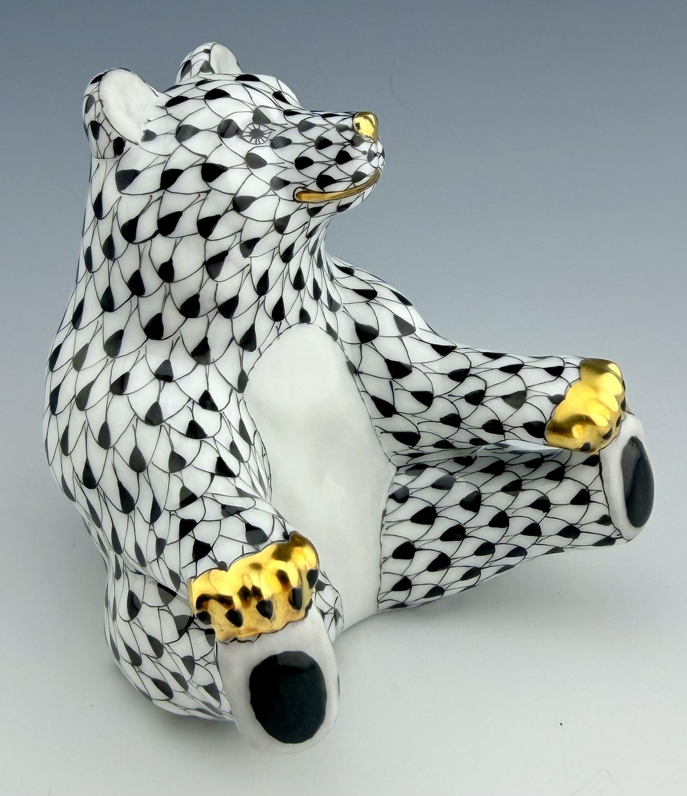 🦋 MINT HEREND Footsie Bear Black Fishnet Figurine ($450 Retail)