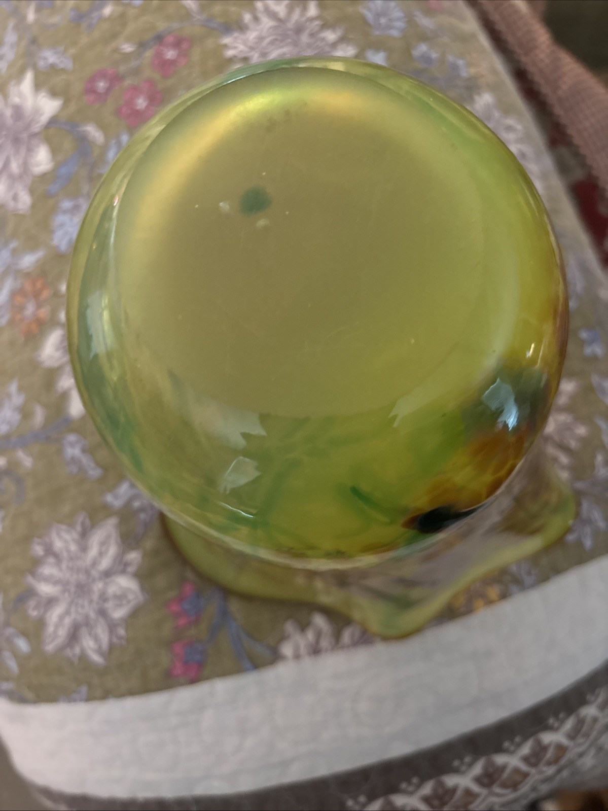 Beautiful Vintage Lime Green/Golden Art Glass Vase Amazing Color Swirls