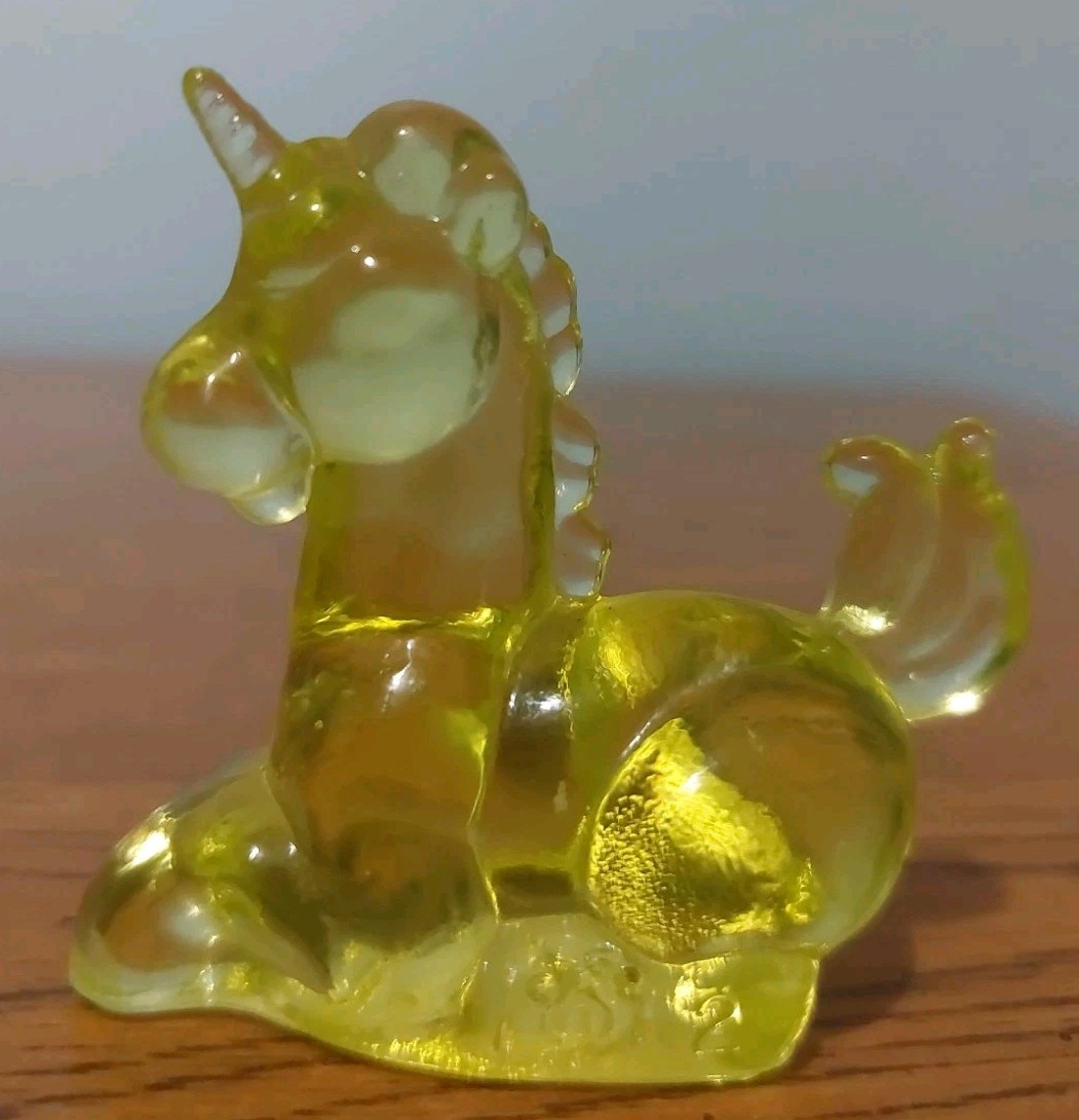 Vintage BOYD Uranium Vaseline Unicorn Yellow Opalescent Glass Mint Condition !!