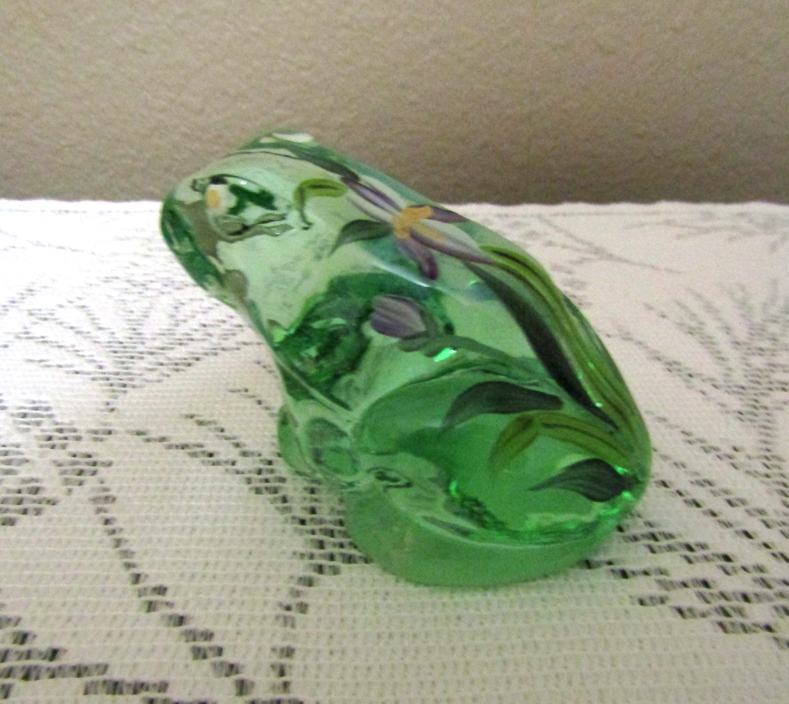 Fenton Glass / Light Green FROG Figurine / IRIS Trim / K. Pickenpaugh / 1998