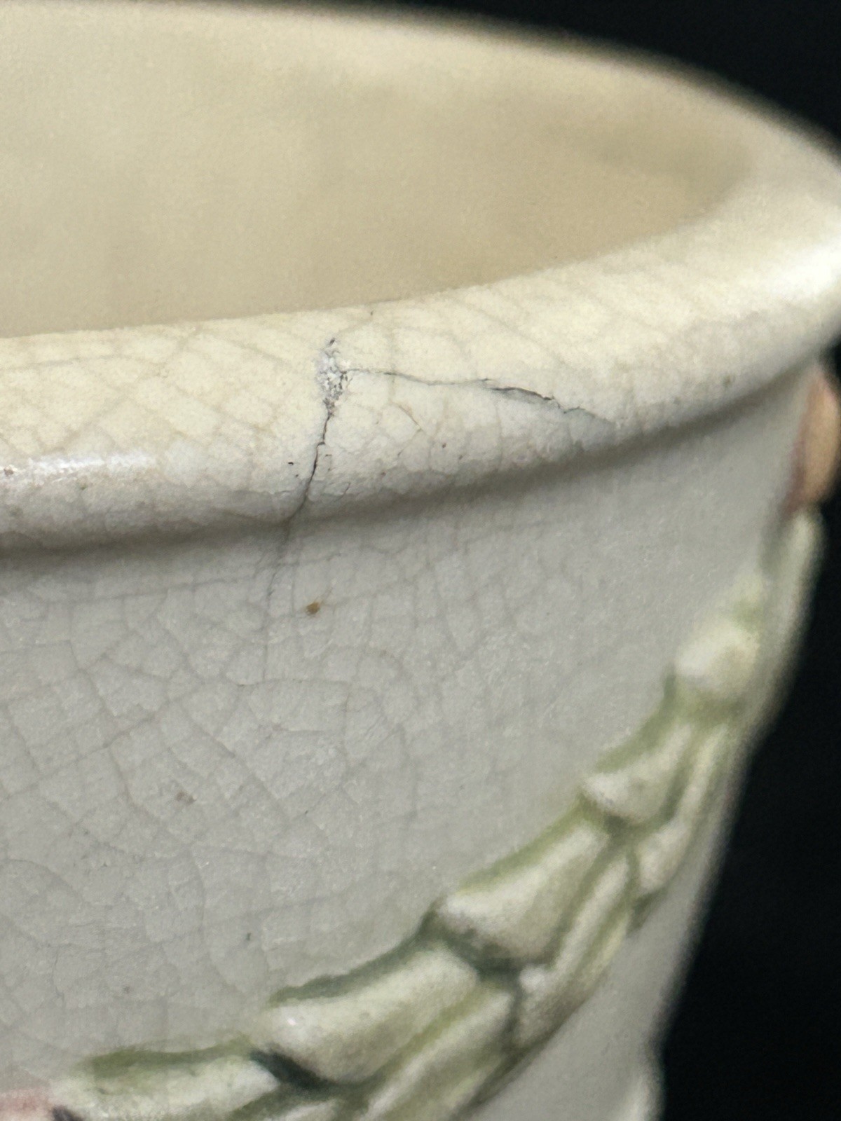 WELLER POTTERY RETICULATED COMPORT VASE IN THE ROMA PATTERN 1914-1920 – SIGNED