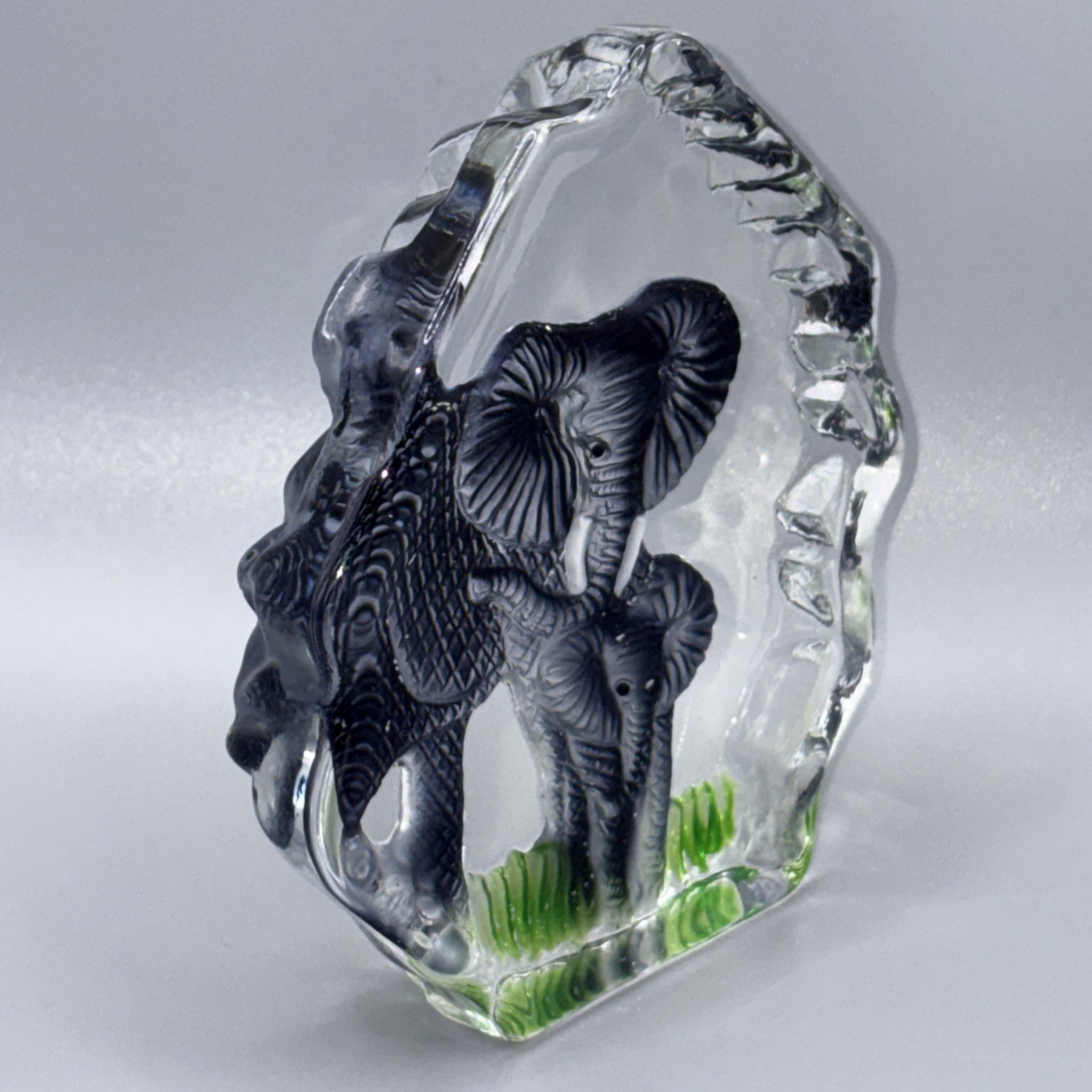 Vtg Intaglio Art Glass Elephant Paperweight Mother Baby Calf Painted Crystal 3.5