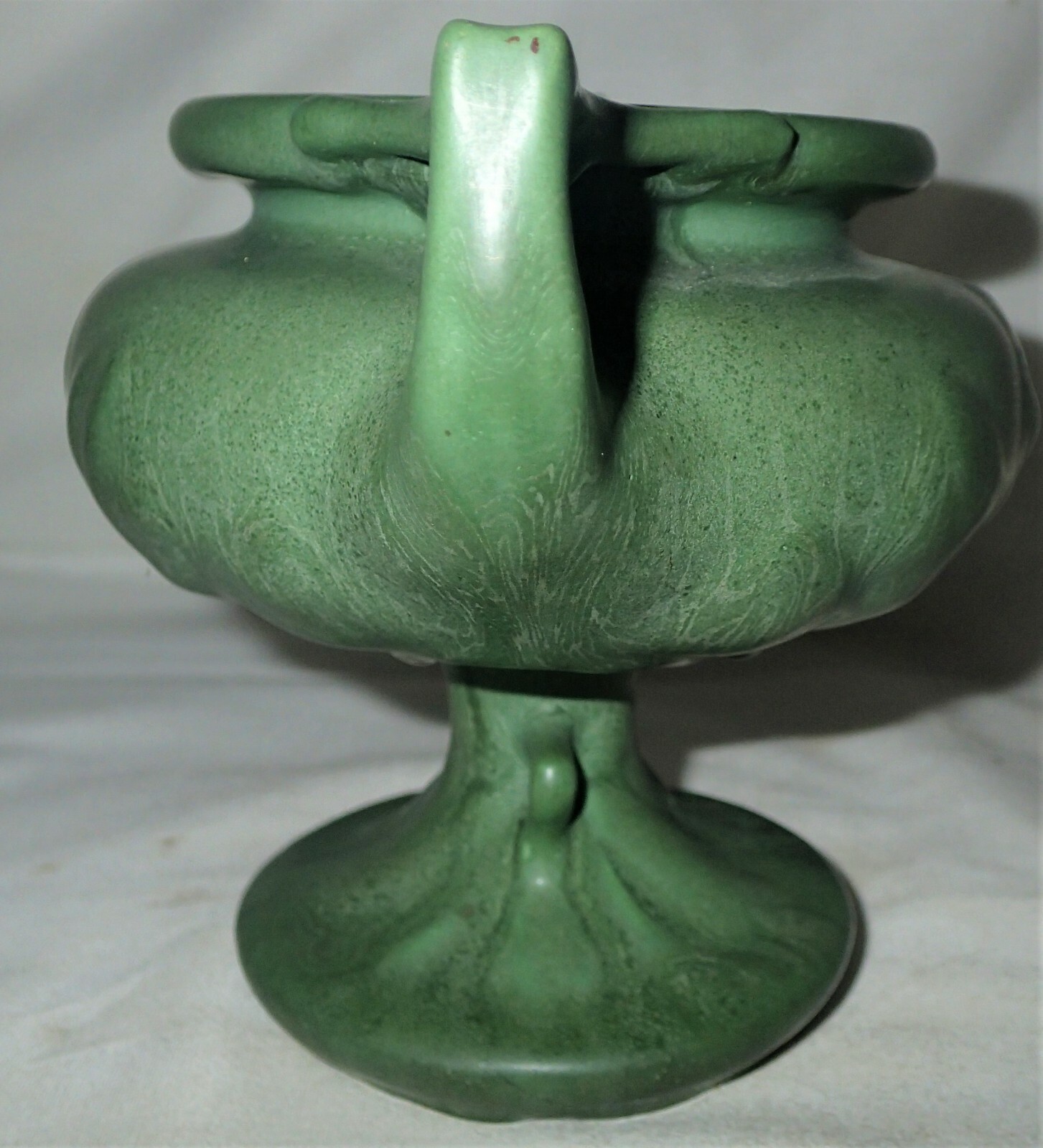 ANTIQUE HAMPSHIRE ARTS & CRAFTS POTTERY MATTE GREEN MISSION CHALICE URN VASE N.H