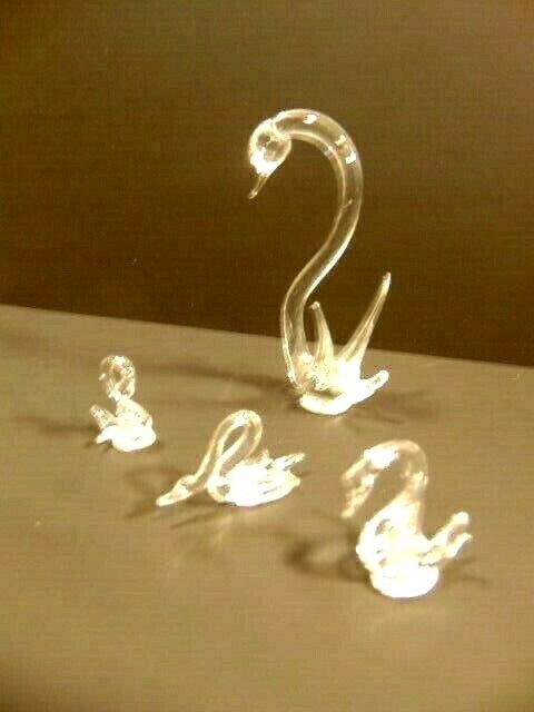 1 clear glass swan with three smaller ones – largest is less than 4 inches tall