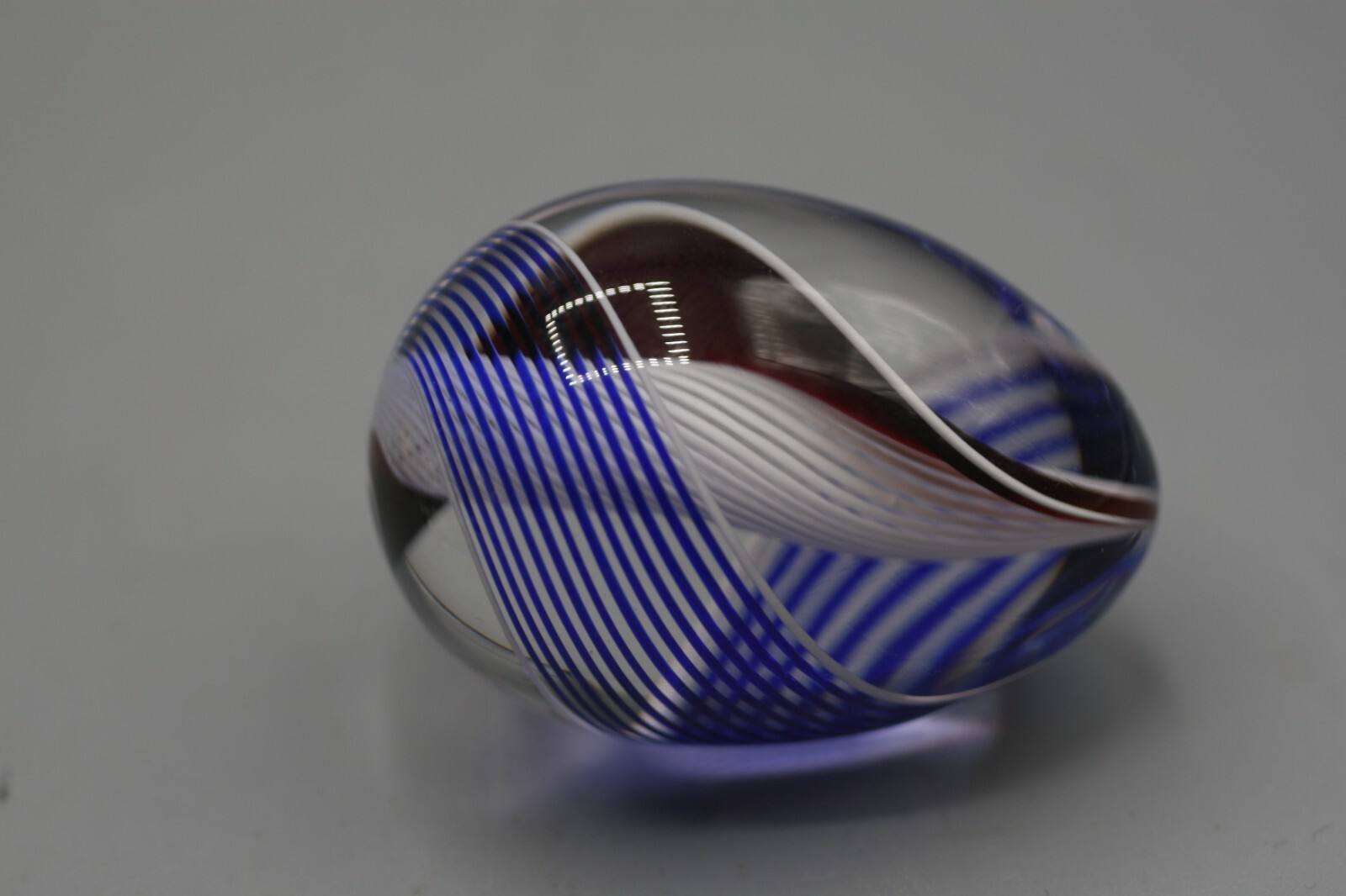 Steven Maslach Cuneo Red BLUE White Swirl Glass Egg Marble Paperweight R16