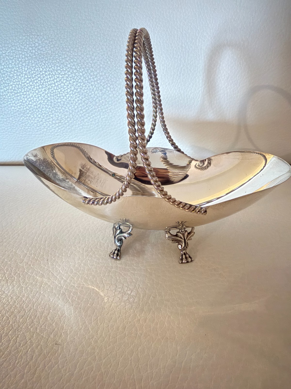 VINTAGE SILVERPLATE FOOTED BRIDE BASKET CANDY DISH ROPE HANDLE ORNATE CLAW FEET