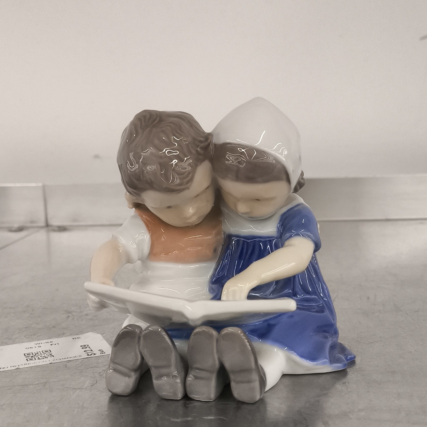Bing & Grøndahl Porcelain Figurine Children Reading MPN 1568 Signed 1976
