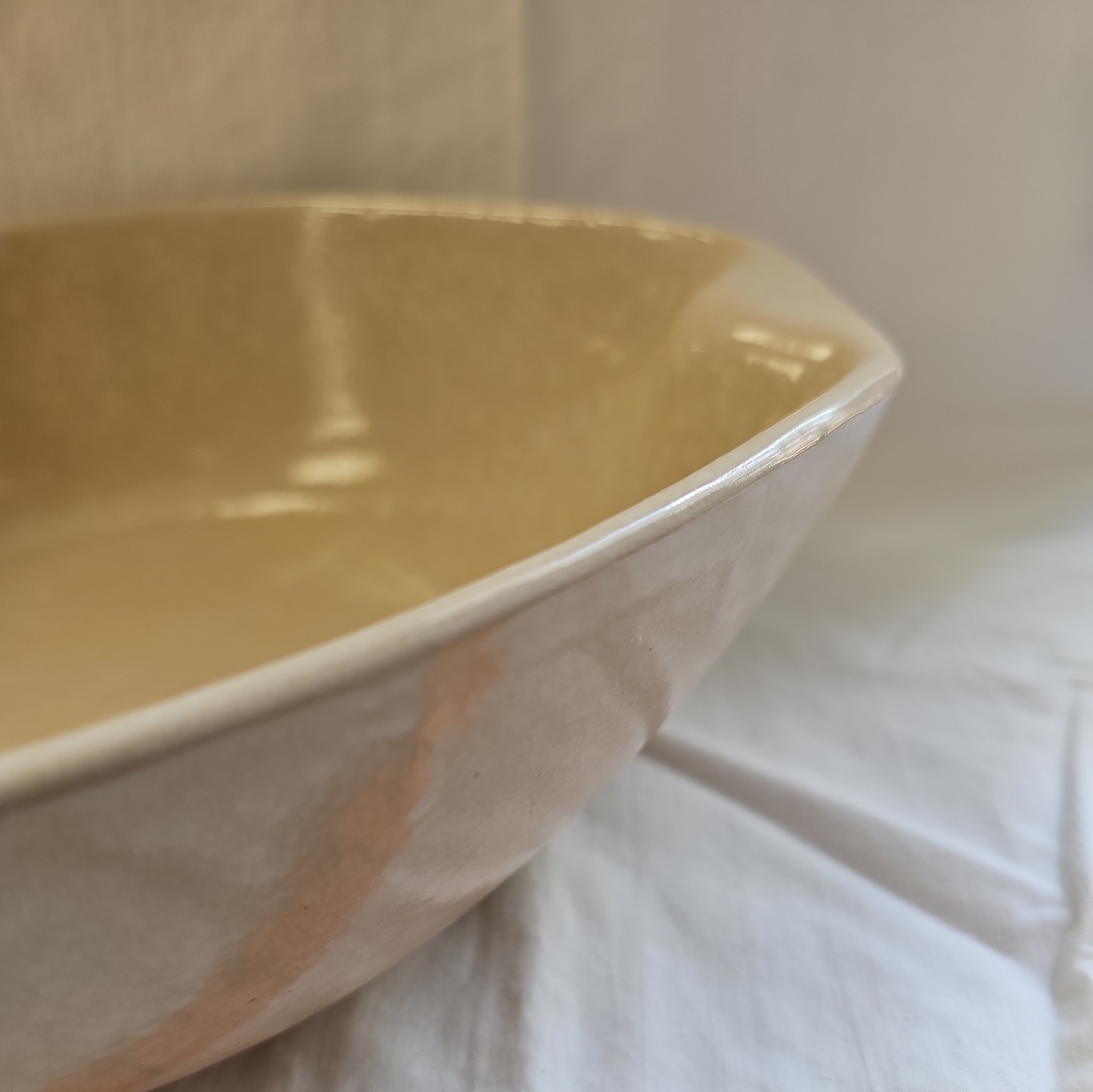 Roseville RAYMOR 2 Qt. COVERED CASSEROLE #183 – Contemporary White – Mid Century