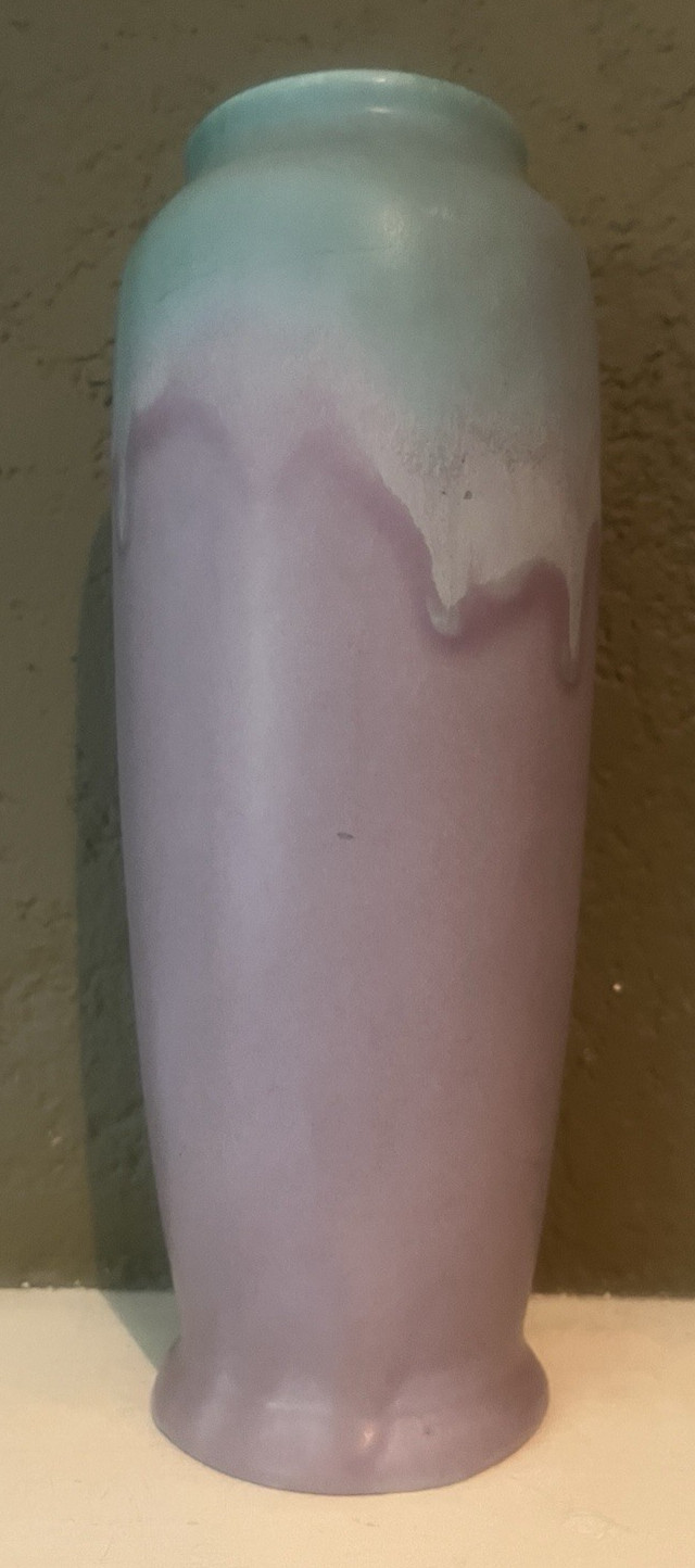 MUNCIE POTTERY (IN 1919-39) 11-1/4-INCH VASE – MATTE GREEN OVER LILAC GLAZE