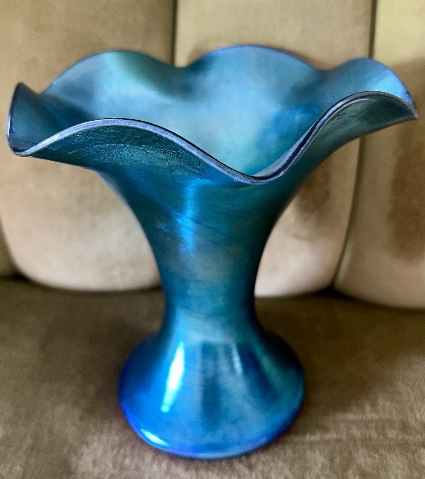 MAGNIFICENT SIGNED STEUBEN BLUE AURENE FLAIR TOP RUFFLED VASE EXCELLENT 6” #723