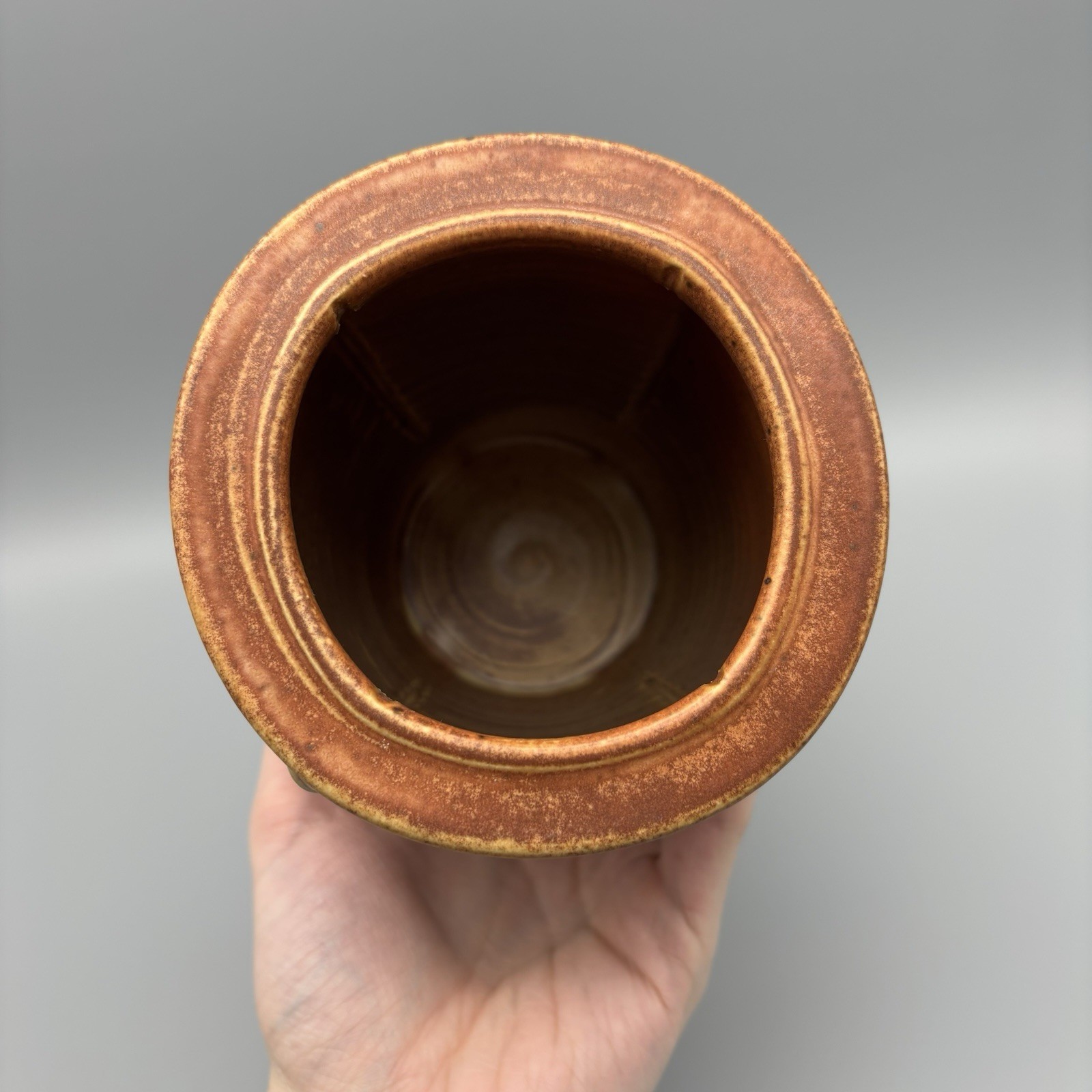 Royce Yoder Pottery Tan Ash Glaze Four-Footed 6.75″ Vase w/ Handles Experimental