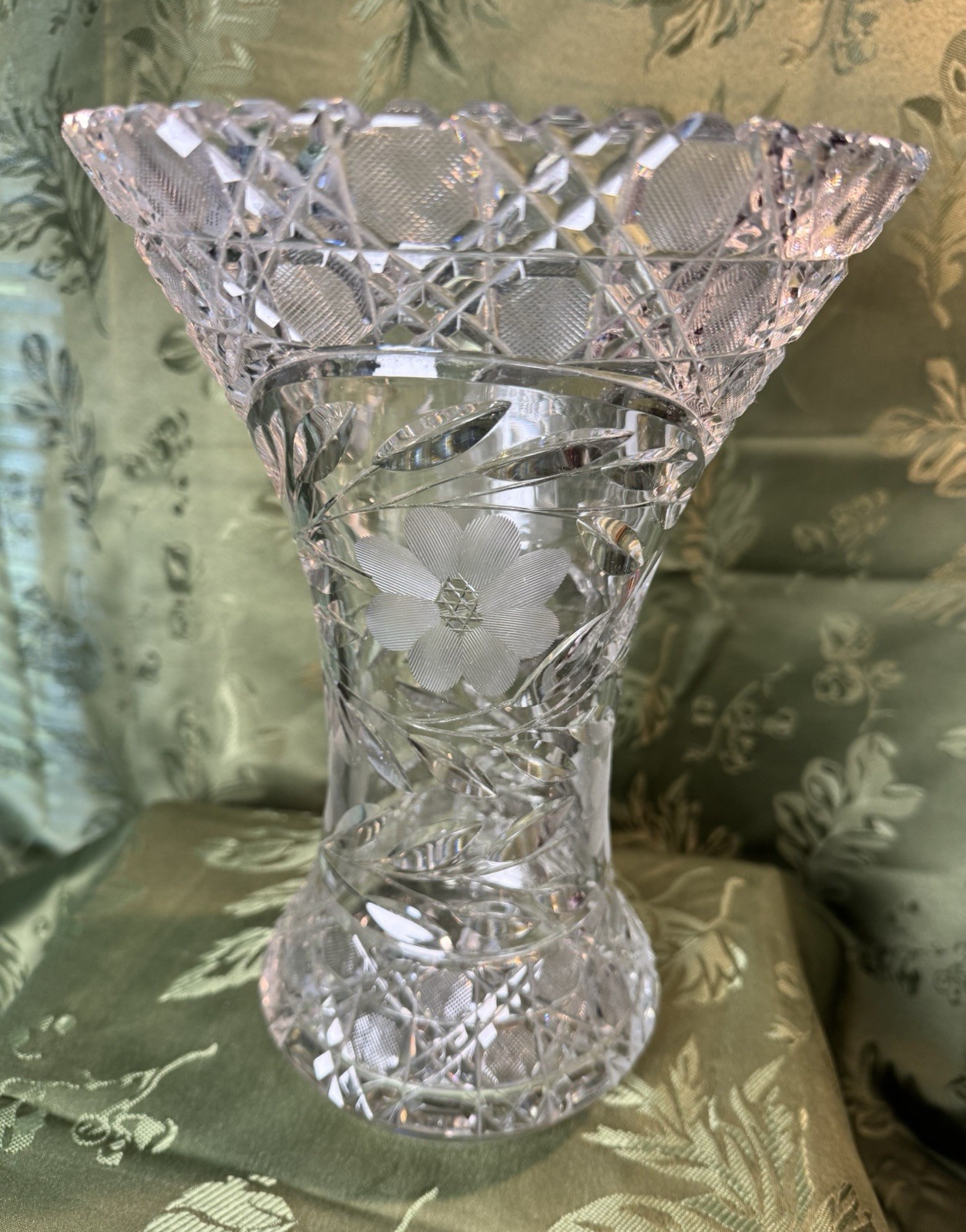 AMERICAN BRILLIANT HUGE 12” CORSET VASE GLOWS GREEN WITH 365 UV LIGHT 1887-1916