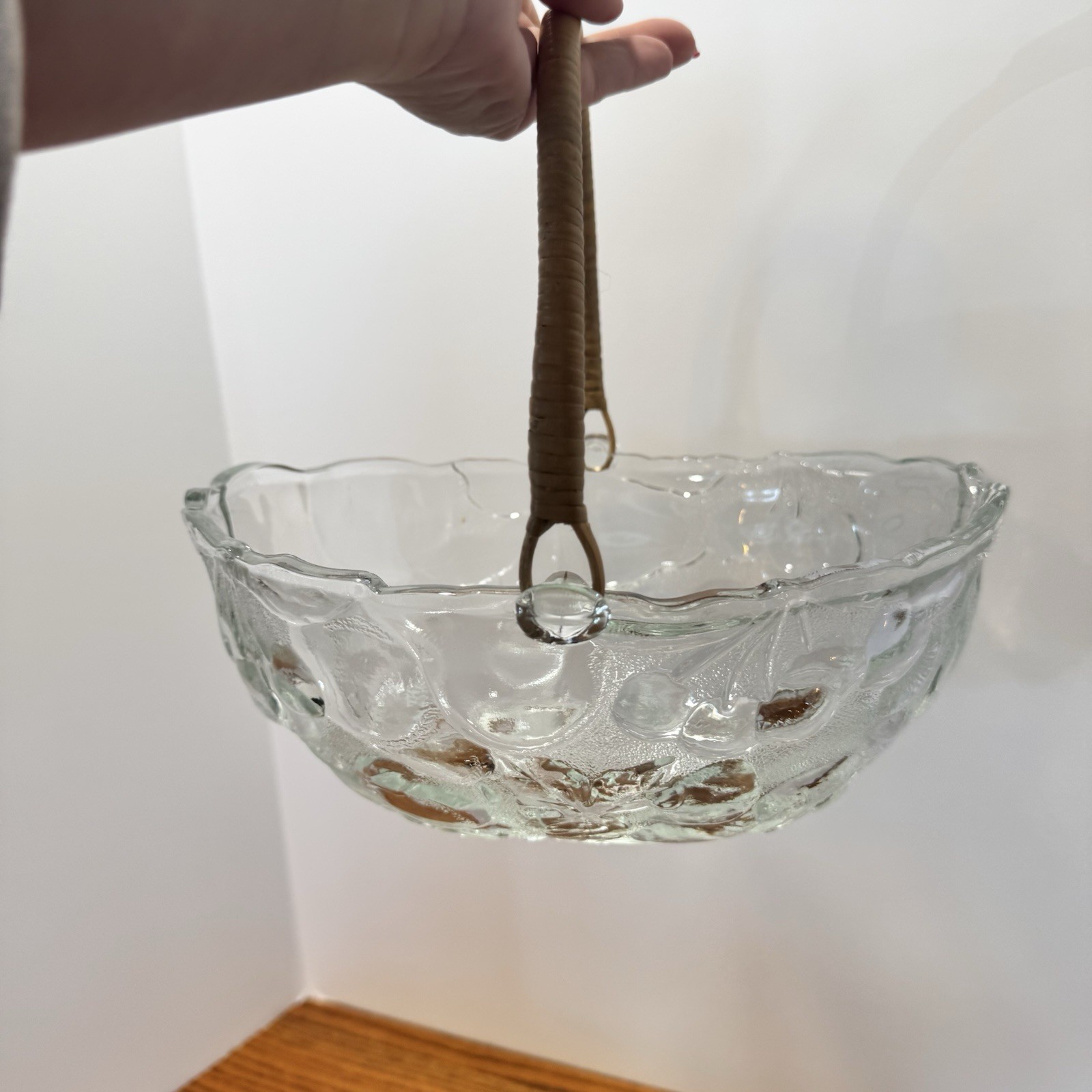VTG Libbey Orchard Fruit Embossed Clear Glass Oval Bowl Basket Rattan Handle