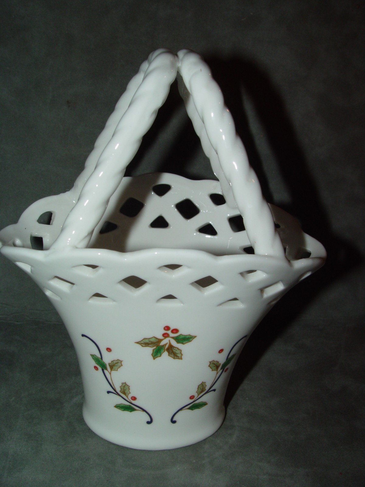 Mikasa RL040 Holiday Lace China Christmas Basket 7,5 inches