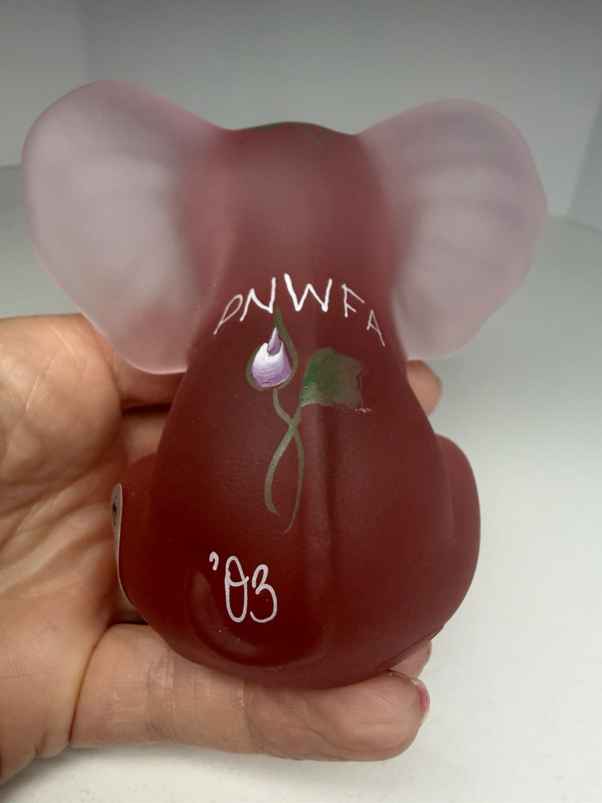 FENTON ART GLASS 2003 PNWFA PINK SATIN SITTING ELEPHANT