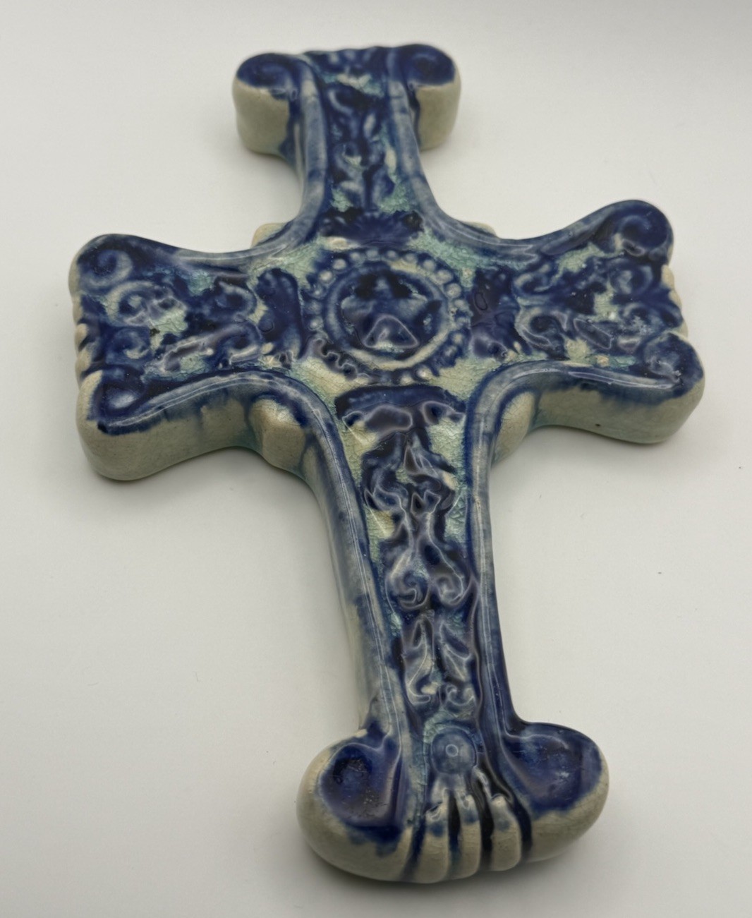 VTG Blue & White Ceramic Wall Cross Scroll Relief Star Center Delft Style EUC