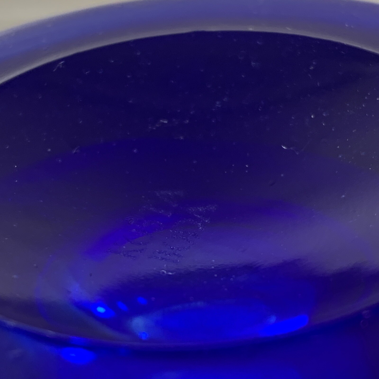 Kosta Boda Sweden Cobalt Blue Atoll 7 5/8″ Vase Sticker & Signed 6 lb